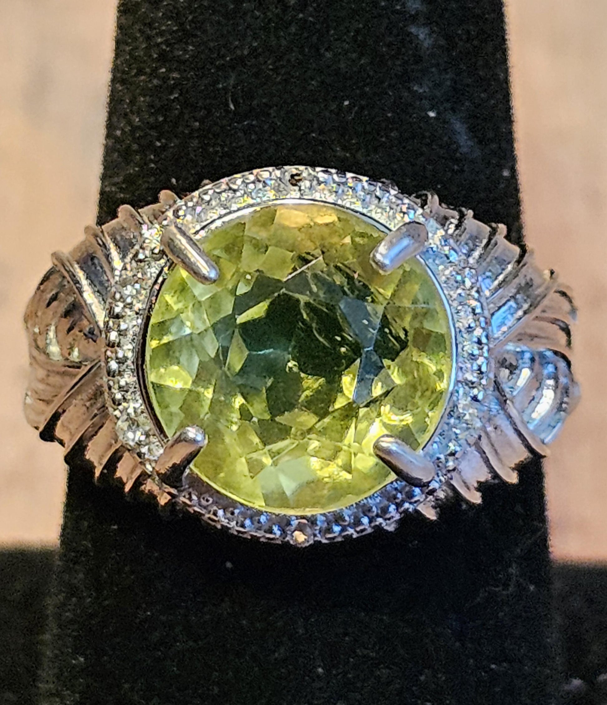 Uranium Glass Round cut Ring size 8.5 New Vintage style Sterling Silver with a vintage Uranium glass stone that glows under black/UV light