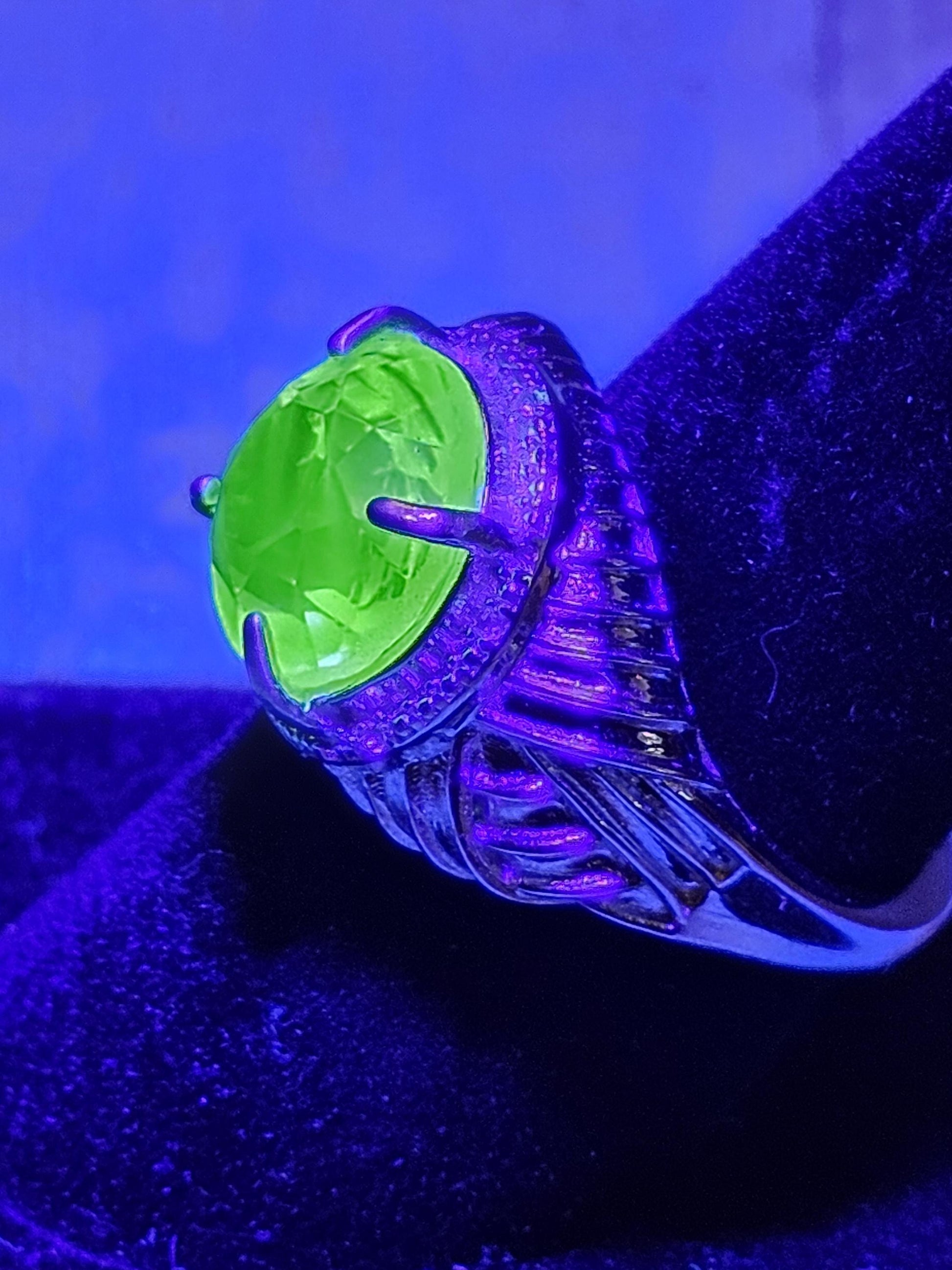 Uranium Glass Round cut Ring size 8.5 New Vintage style Sterling Silver with a vintage Uranium glass stone that glows under black/UV light