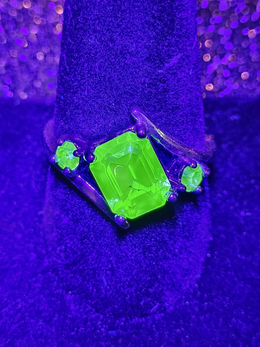 Uranium Glass Emerald cut Ring in size 10 SILVER PLATED with a vintage 10x8mm, 4mm Uranium glass stones that glows under black / light