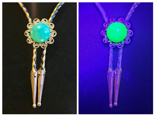 Uranium Glass Bolo Tie Gold color w/ Green 18 mm Round cut Round top Cabochon cut vintage Uranium Glass stone that glows under black/UV ligh