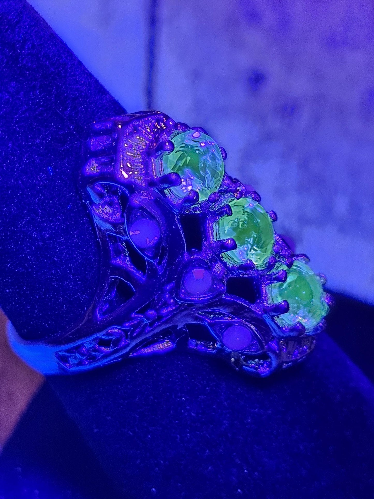 Uranium Glass Round cut Ring Shield style new Sterling Silver with three 5 mm vintage Uranium glass stones that glow under black / UV light