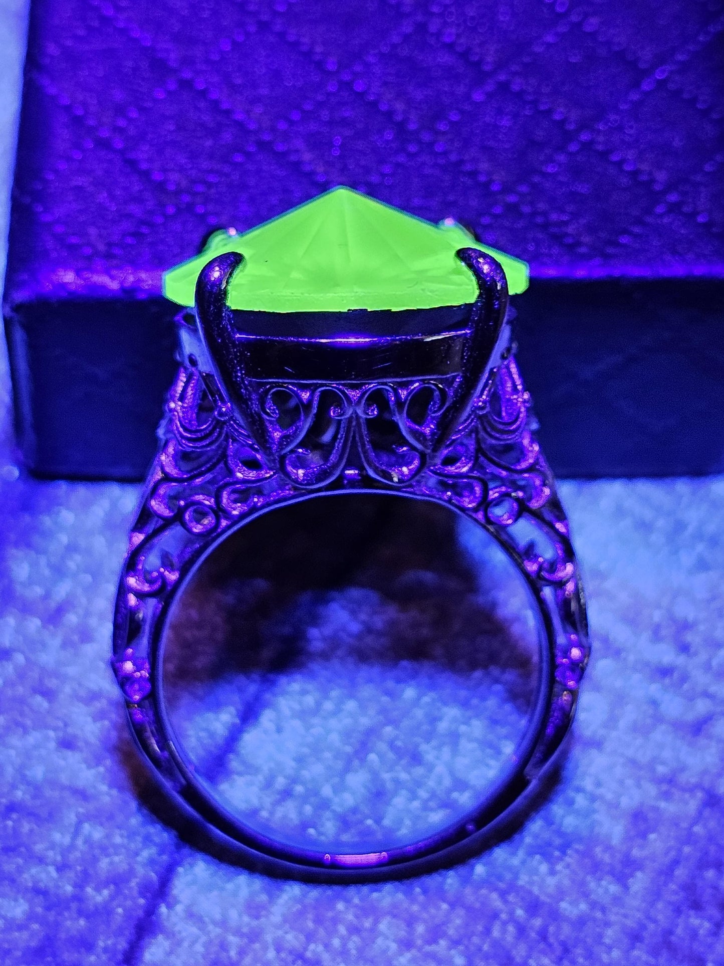 Uranium Glass Round cut Ring size 9.5 with a large 18 mm vintage Uranium glass Rivolis style Round cut stone that glows under black/UV light
