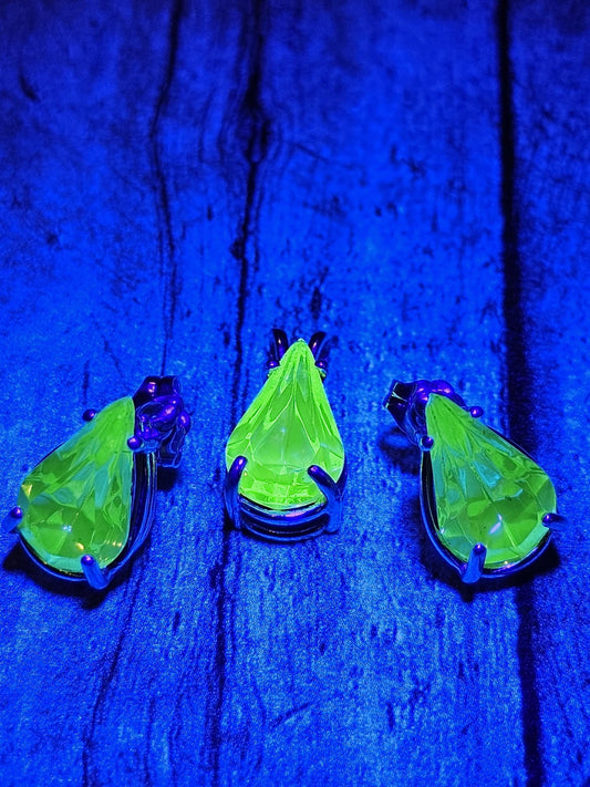 Uranium Glass Pear cut Pendant and Earrings new Sterling Silver with vintage Uranium glass 13x8 mm stones that glow under black/UV light
