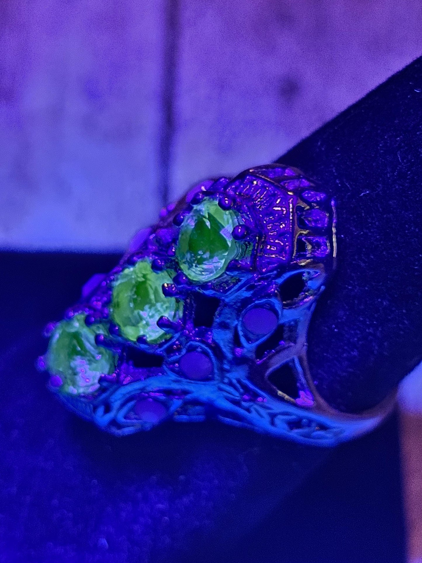 Uranium Glass Round cut Ring Shield style new Sterling Silver with three 5 mm vintage Uranium glass stones that glow under black / UV light