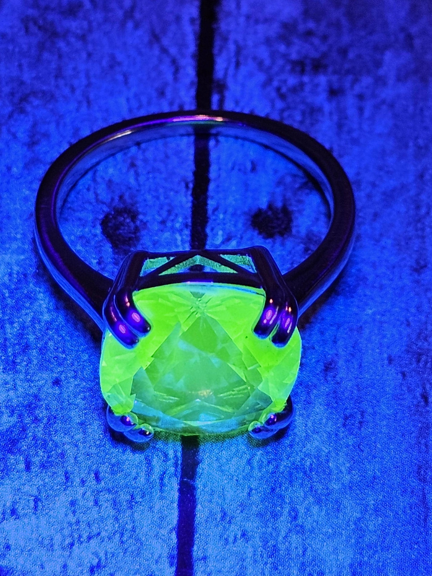 Uranium Glass Cushion cut Solitaire style Ring in size 7.5 with a rare 12 mm vintage Uranium glass stone that glows under black / UV light