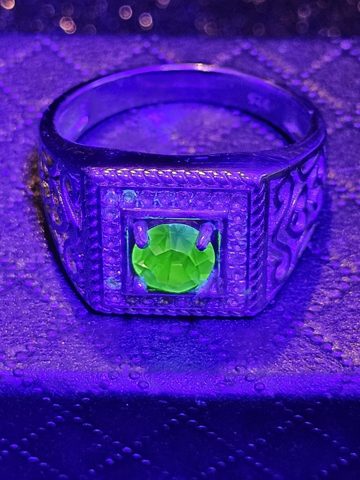 Uranium Glass Men's Ring size 10.5 new Sterling Silver with a vintage Round cut Uranium glass stone that glows under black / UV light