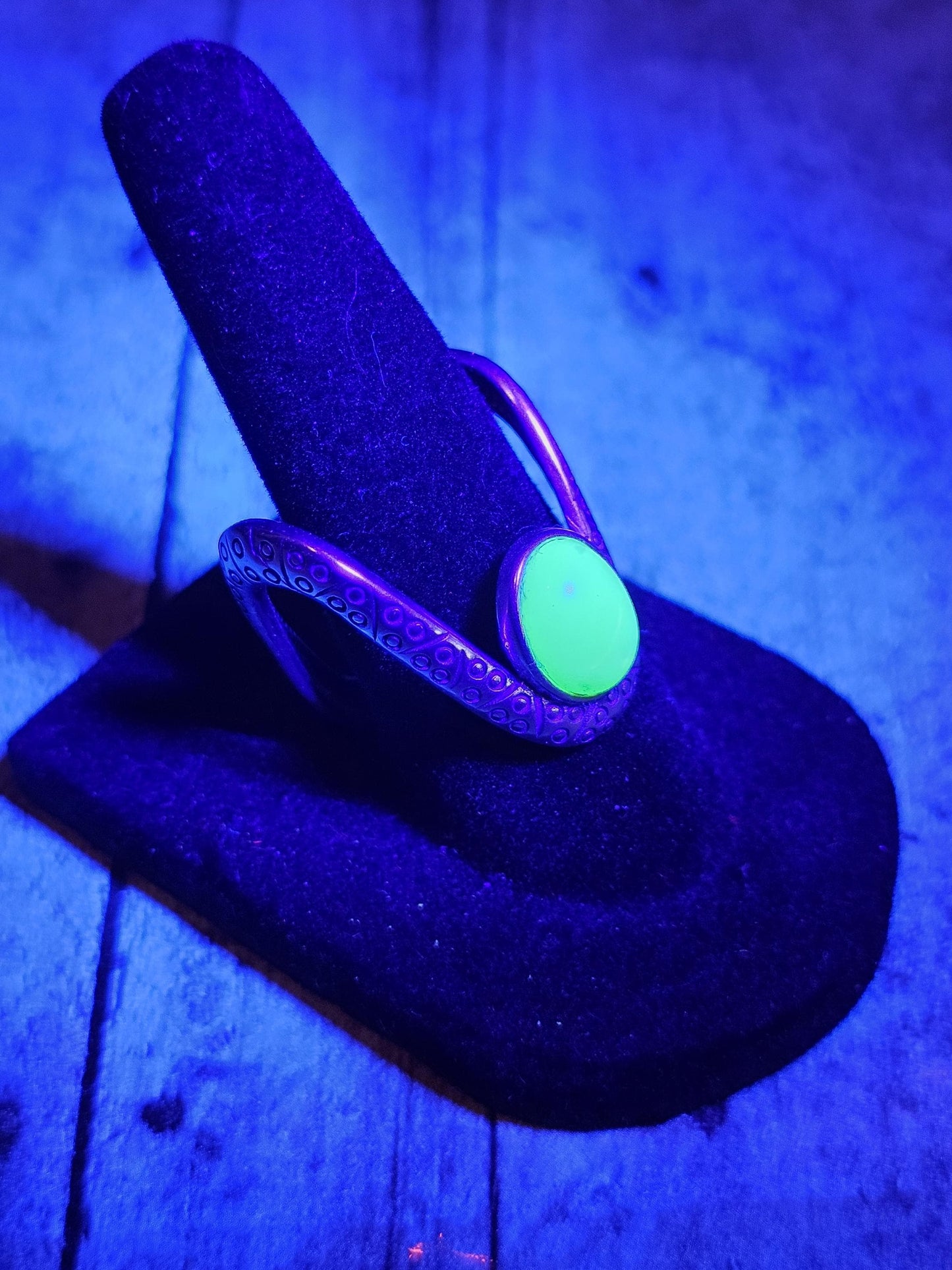 Uranium Glass Adjustable Ring  in new Sterling Silver very unique design with a vintage Uranium glass stone glows under black / UV light