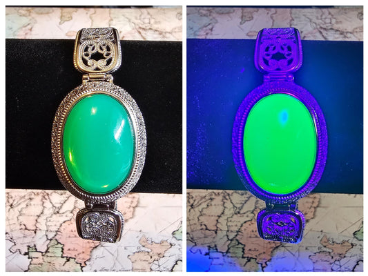 Uranium Glass Bracelet new Sterling Silver with a large vintage Jade colored Uranium glass Oval stone that glows under black / UV light