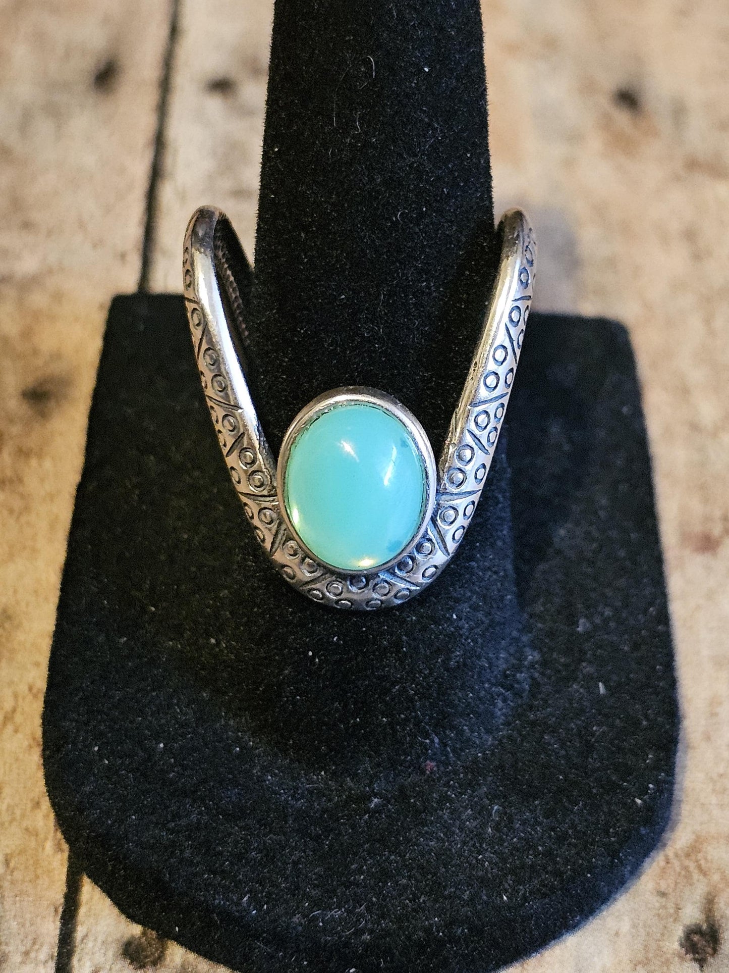 Uranium Glass Adjustable Ring  in new Sterling Silver very unique design with a vintage Uranium glass stone glows under black / UV light