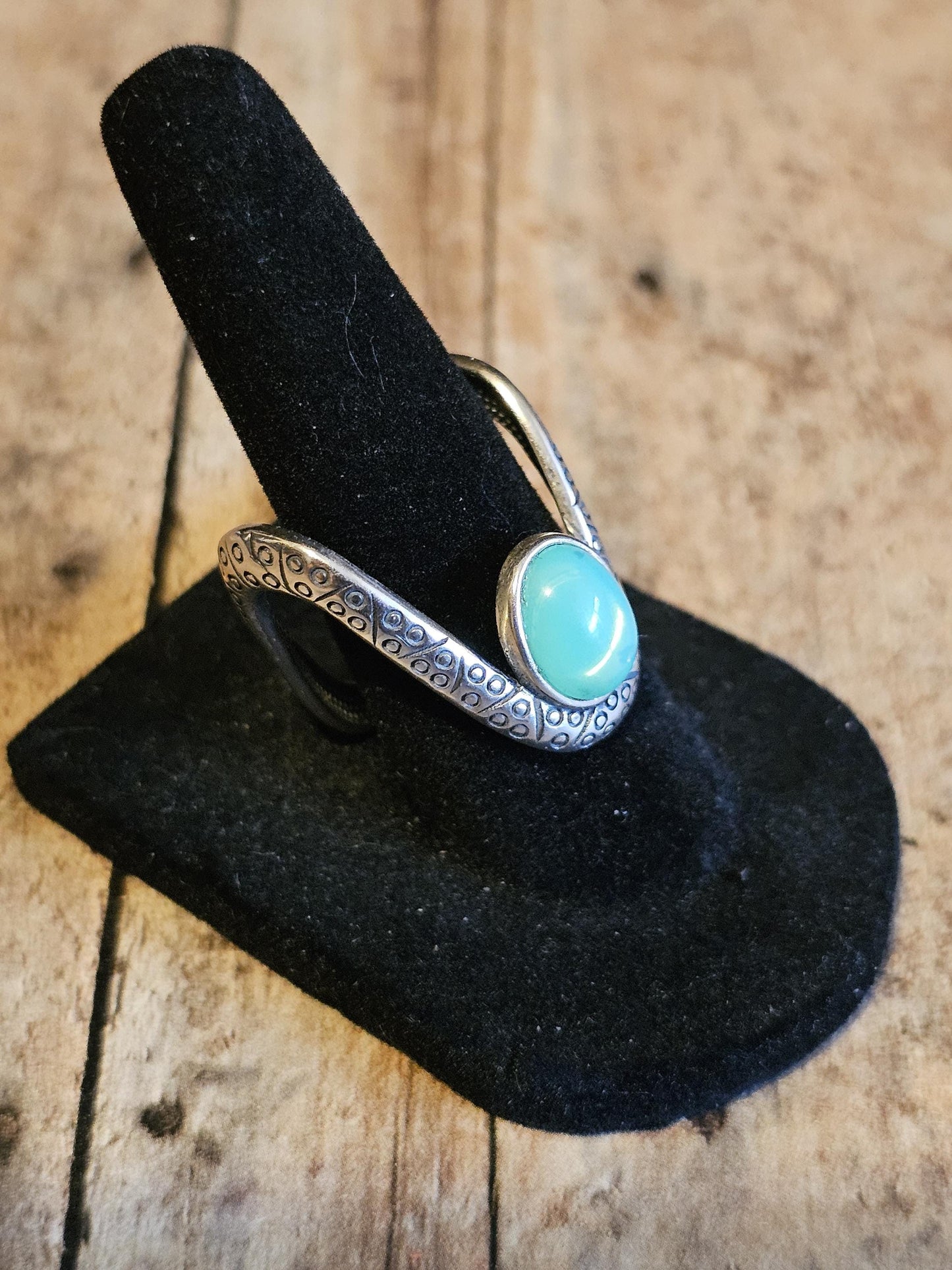 Uranium Glass Adjustable Ring  in new Sterling Silver very unique design with a vintage Uranium glass stone glows under black / UV light