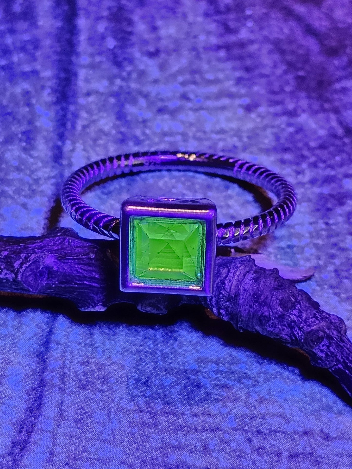 Uranium Glass Princess cut Ring size 7 new Sterling Silver with a vintage 6mm Uranium glass Square cut stone that glows under black/UV light