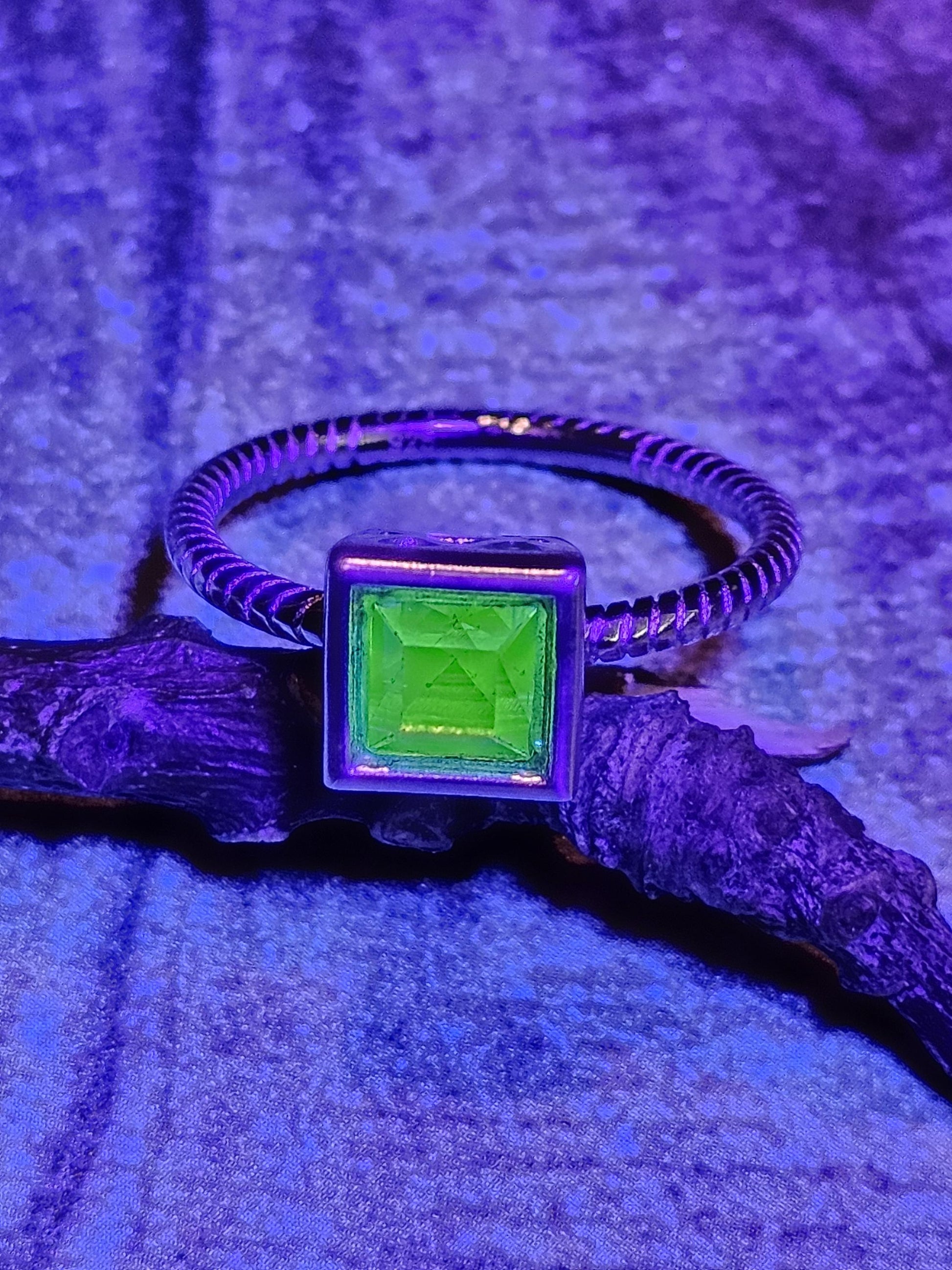Uranium Glass Princess cut Ring size 7 new Sterling Silver with a vintage 6mm Uranium glass Square cut stone that glows under black/UV light
