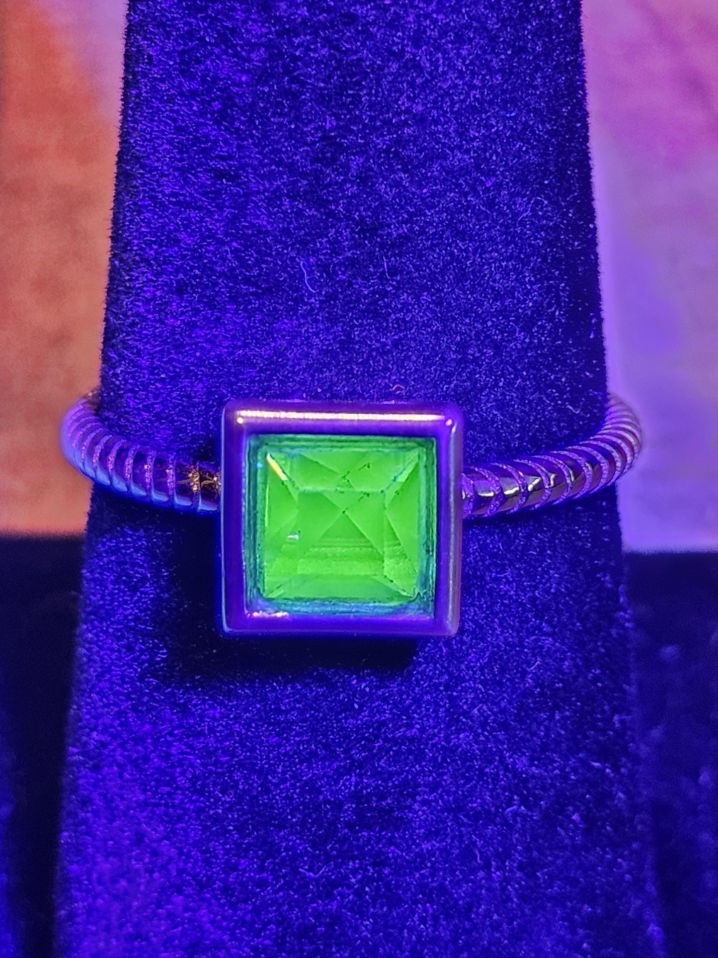 Uranium Glass Princess cut Ring size 7 new Sterling Silver with a vintage 6mm Uranium glass Square cut stone that glows under black/UV light