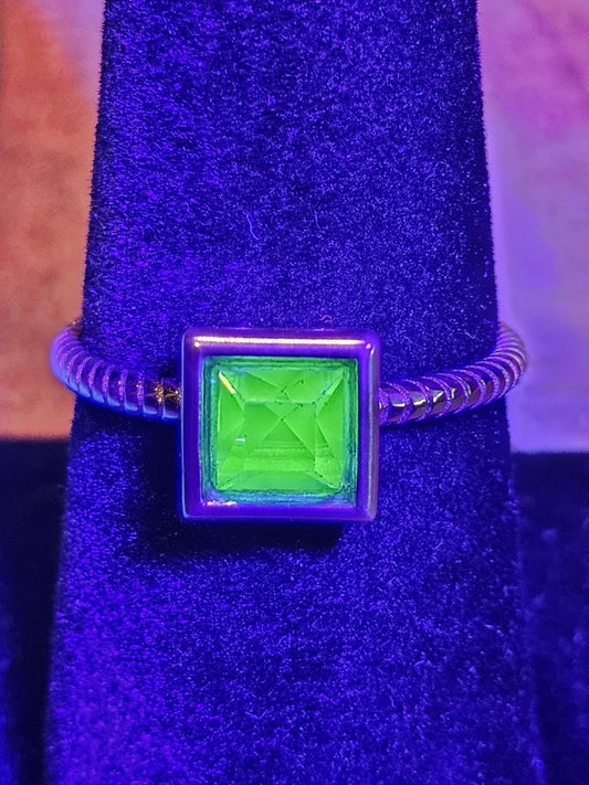 Uranium Glass Princess cut Ring size 7 new Sterling Silver with a vintage 6mm Uranium glass Square cut stone that glows under black/UV light