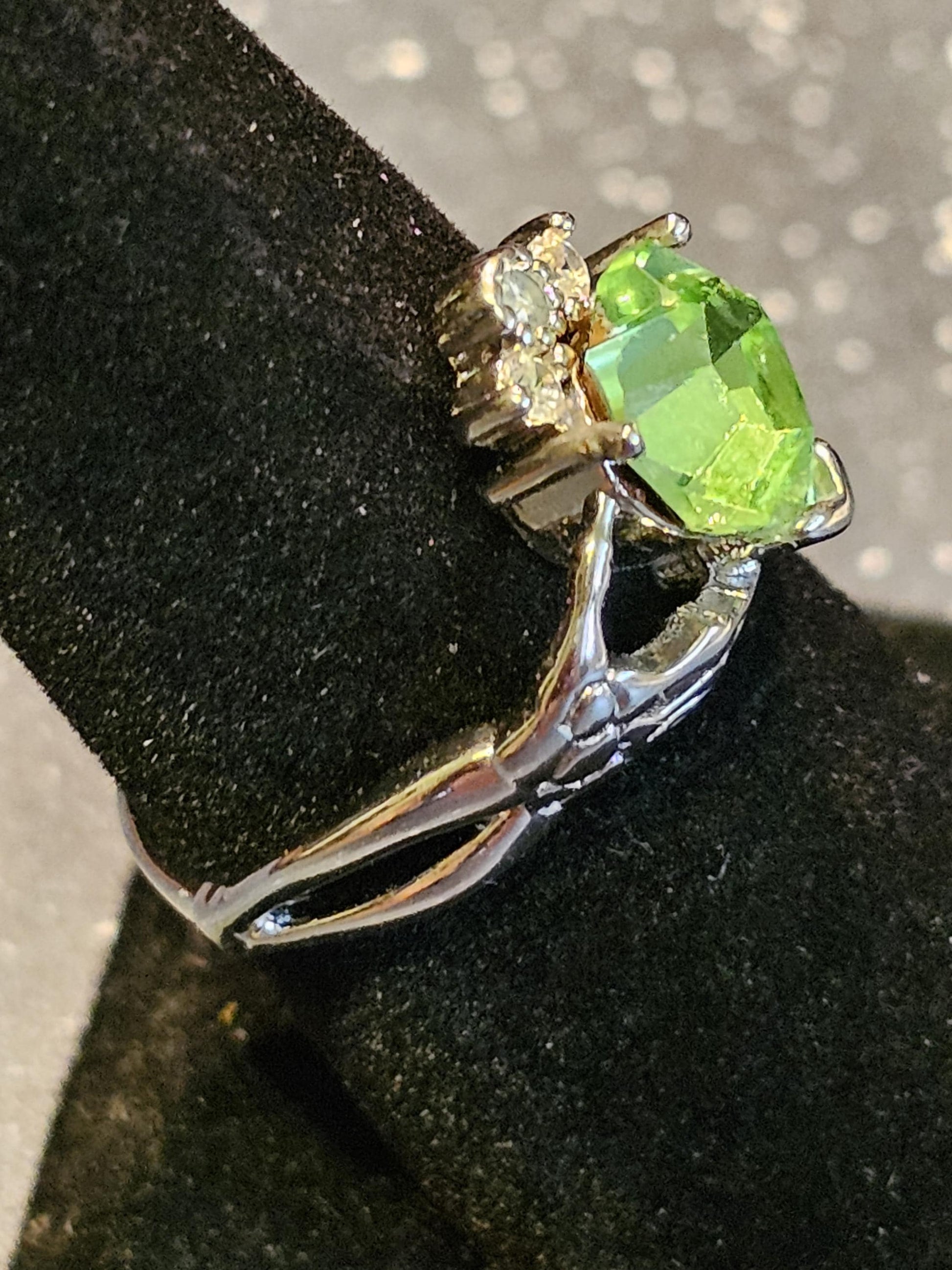 Uranium Glass Heart cut Claddagh Ring in size 7 new Silver plated with a vintage Uranium glass stone that glows under black/UV light