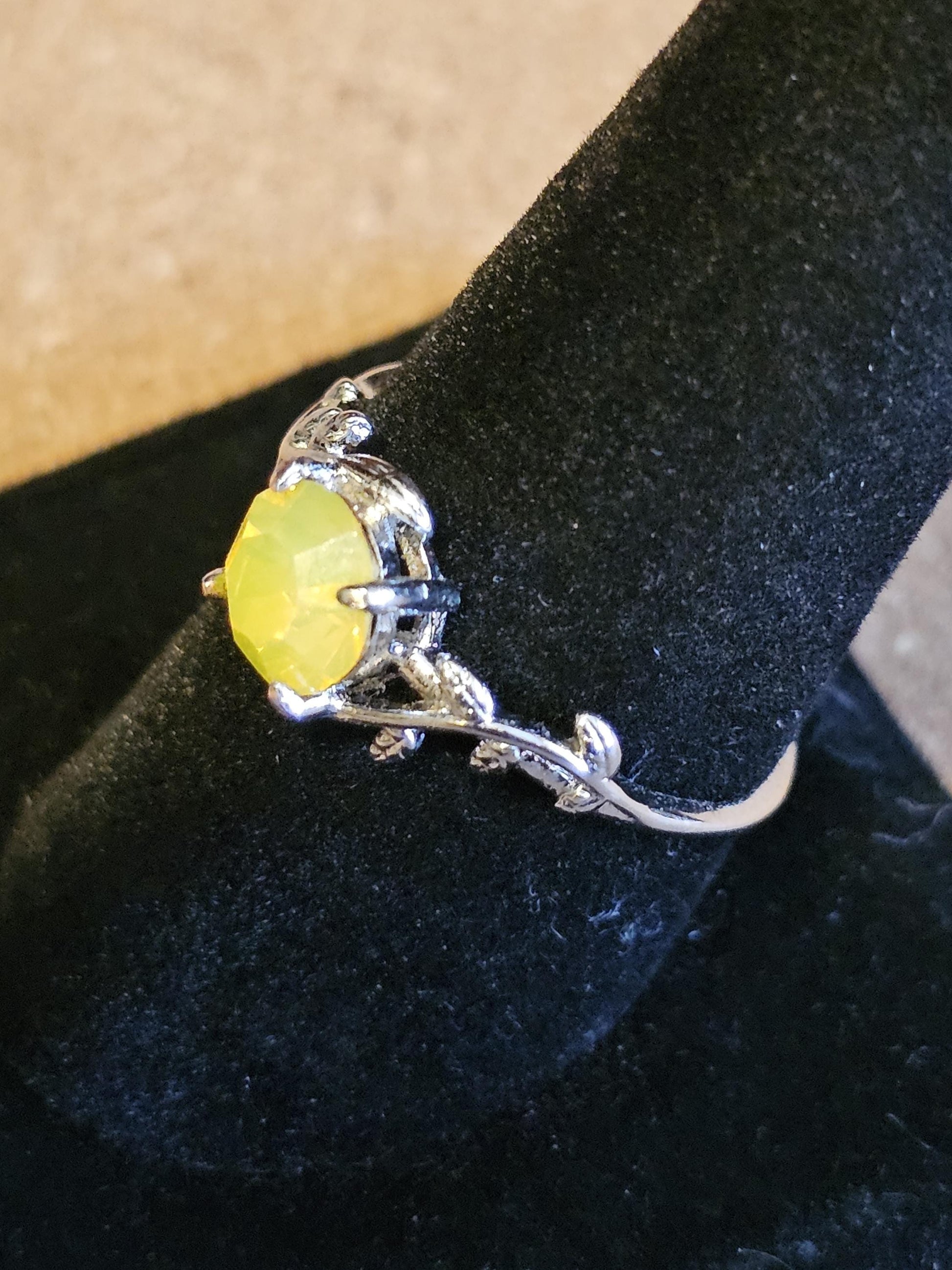 Uranium Glass Round cut Ring size 9 in new Sterling Silver with vintage Yellow Uranium glass stone that glows under black / UV light