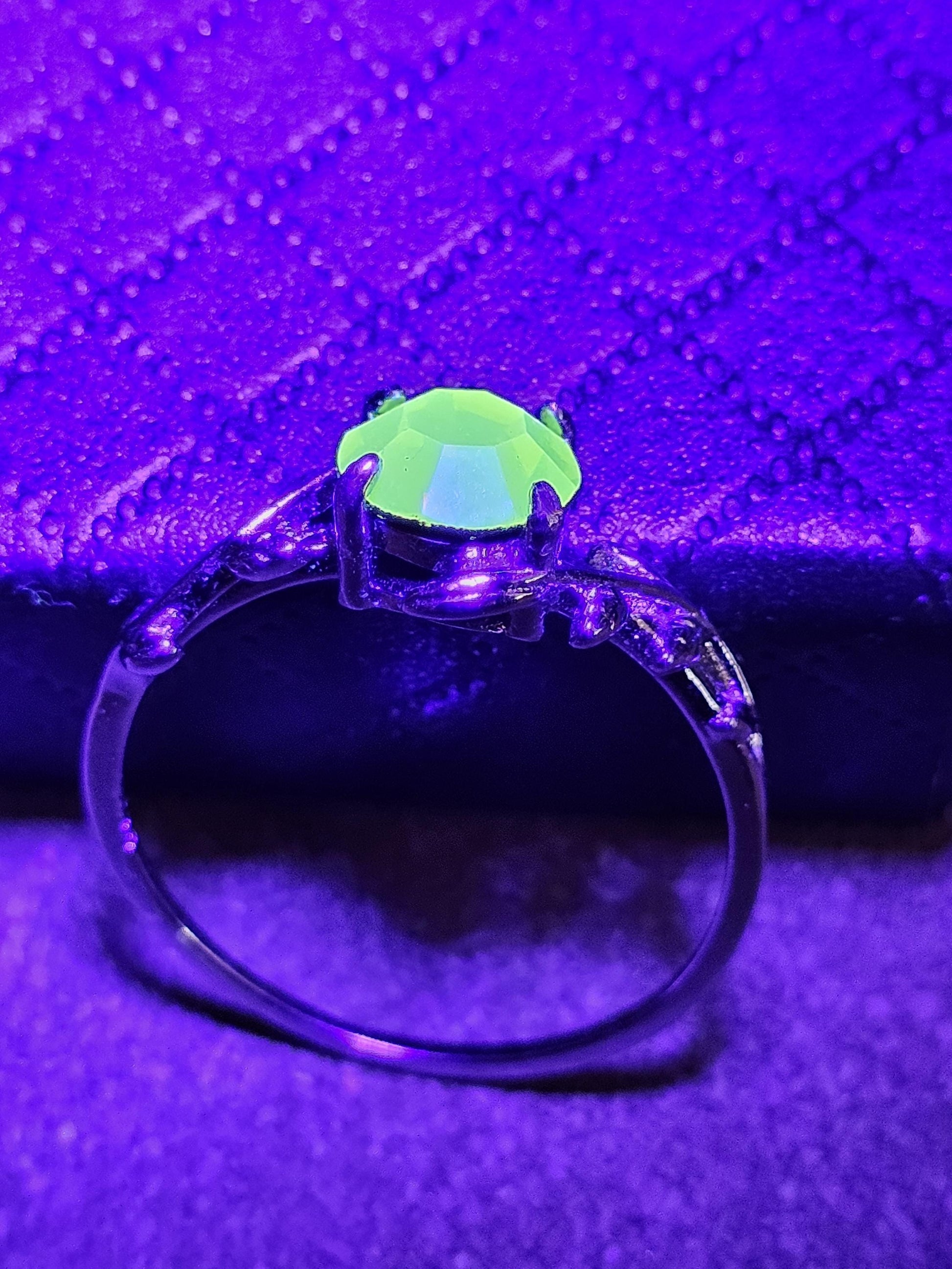 Uranium Glass Round cut Ring size 9 in new Sterling Silver with vintage Yellow Uranium glass stone that glows under black / UV light