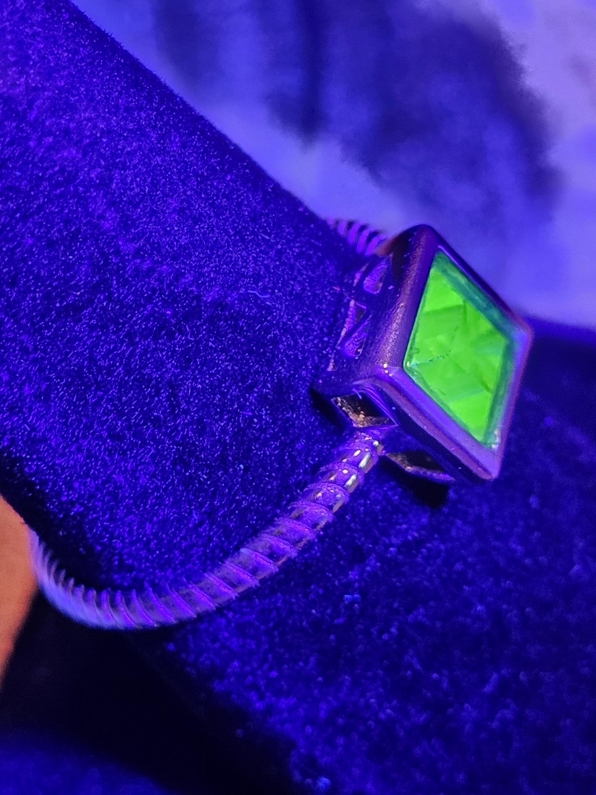 Uranium Glass Princess cut Ring size 7 new Sterling Silver with a vintage 6mm Uranium glass Square cut stone that glows under black/UV light