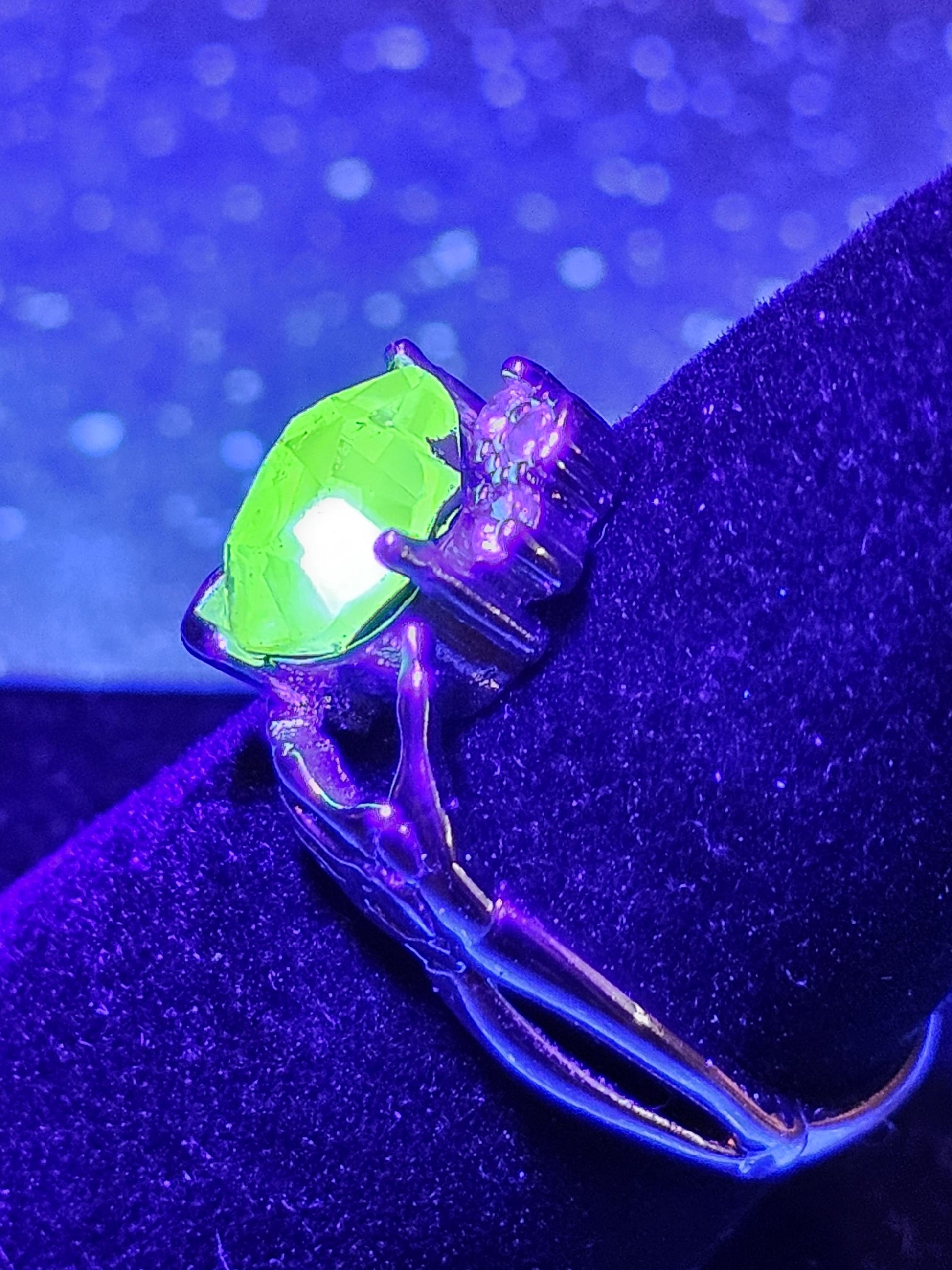 Uranium Glass Heart cut Claddagh Ring in size 7 new Silver plated with a vintage Uranium glass stone that glows under black/UV light