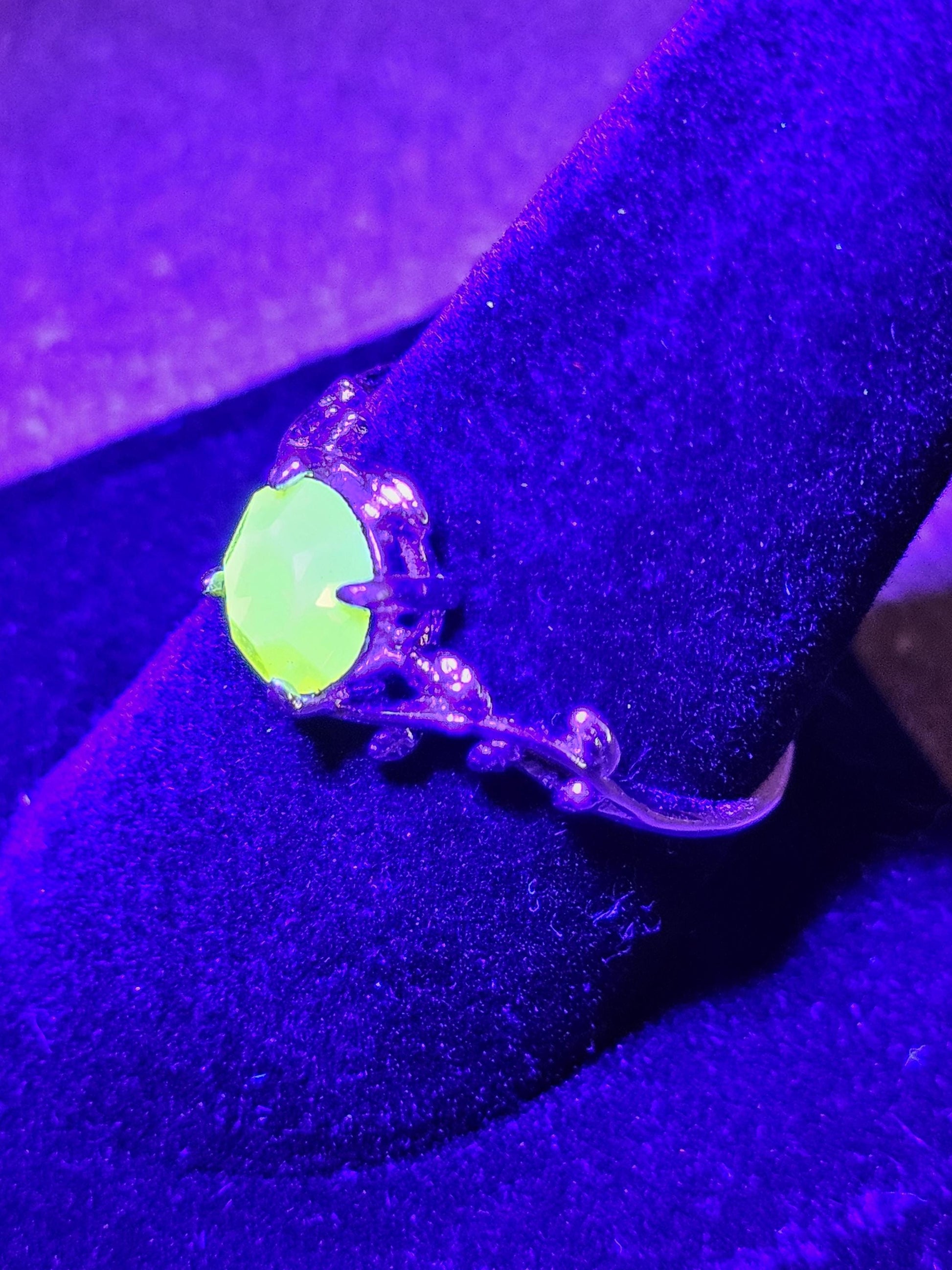 Uranium Glass Round cut Ring size 9 in new Sterling Silver with vintage Yellow Uranium glass stone that glows under black / UV light