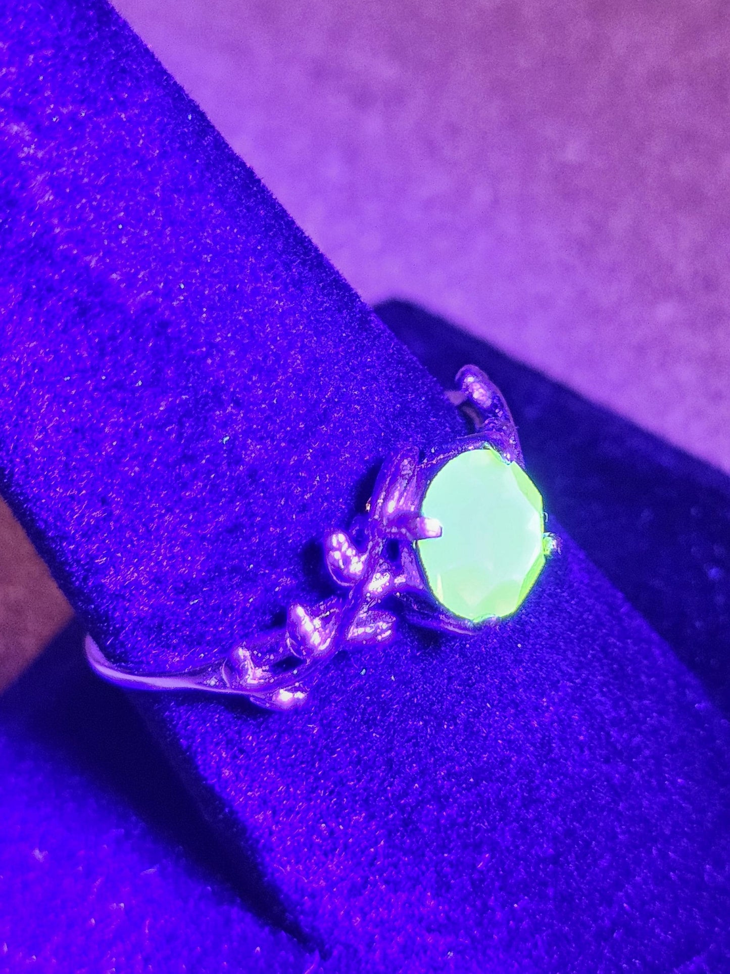 Uranium Glass Round cut Ring size 9 in new Sterling Silver with vintage Yellow Uranium glass stone that glows under black / UV light