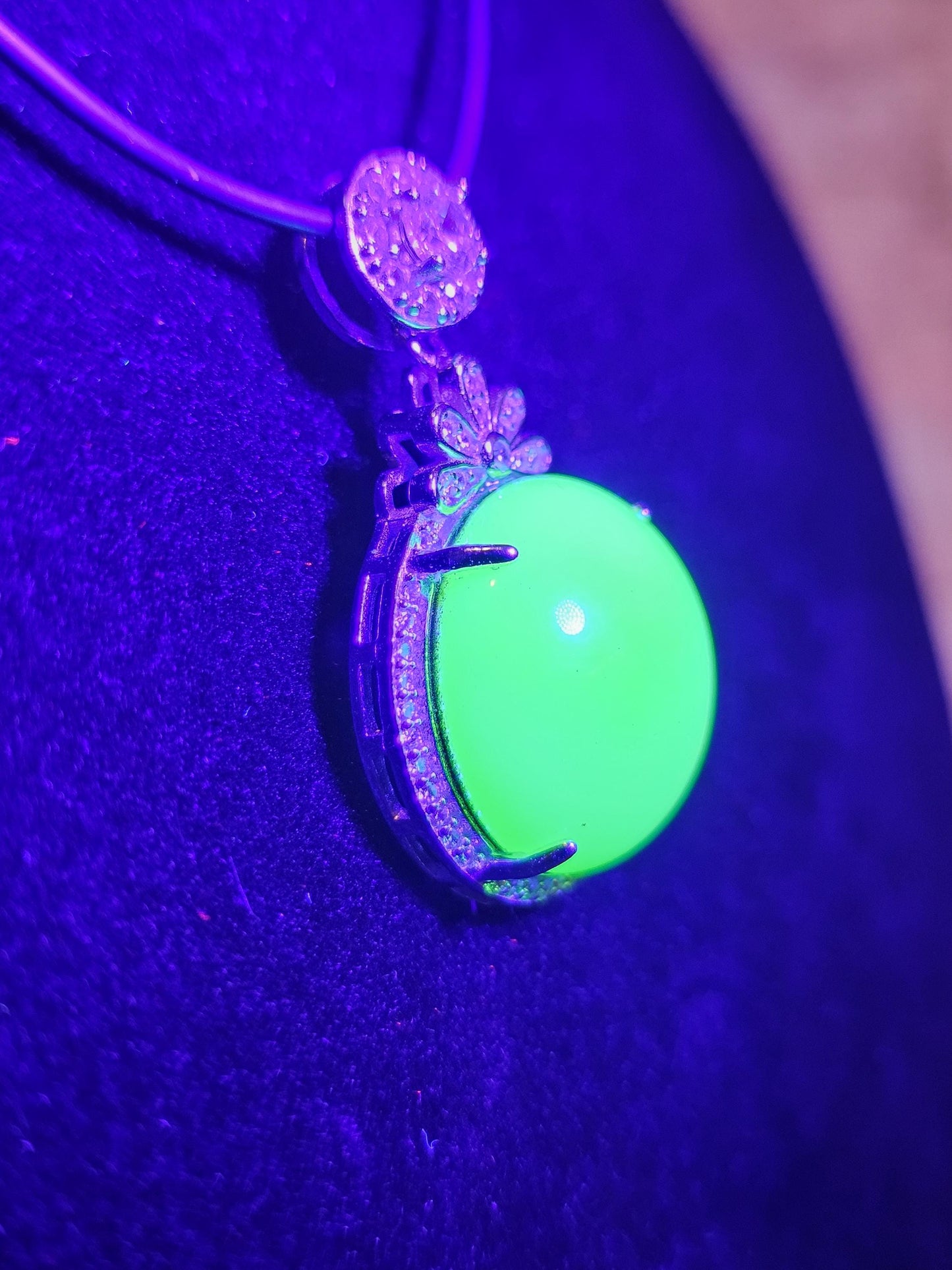Uranium Glass Pendant new Sterling Silver with large vintage 18 mm cabachon round cut Uranium Glass stone that glows under black / UV light