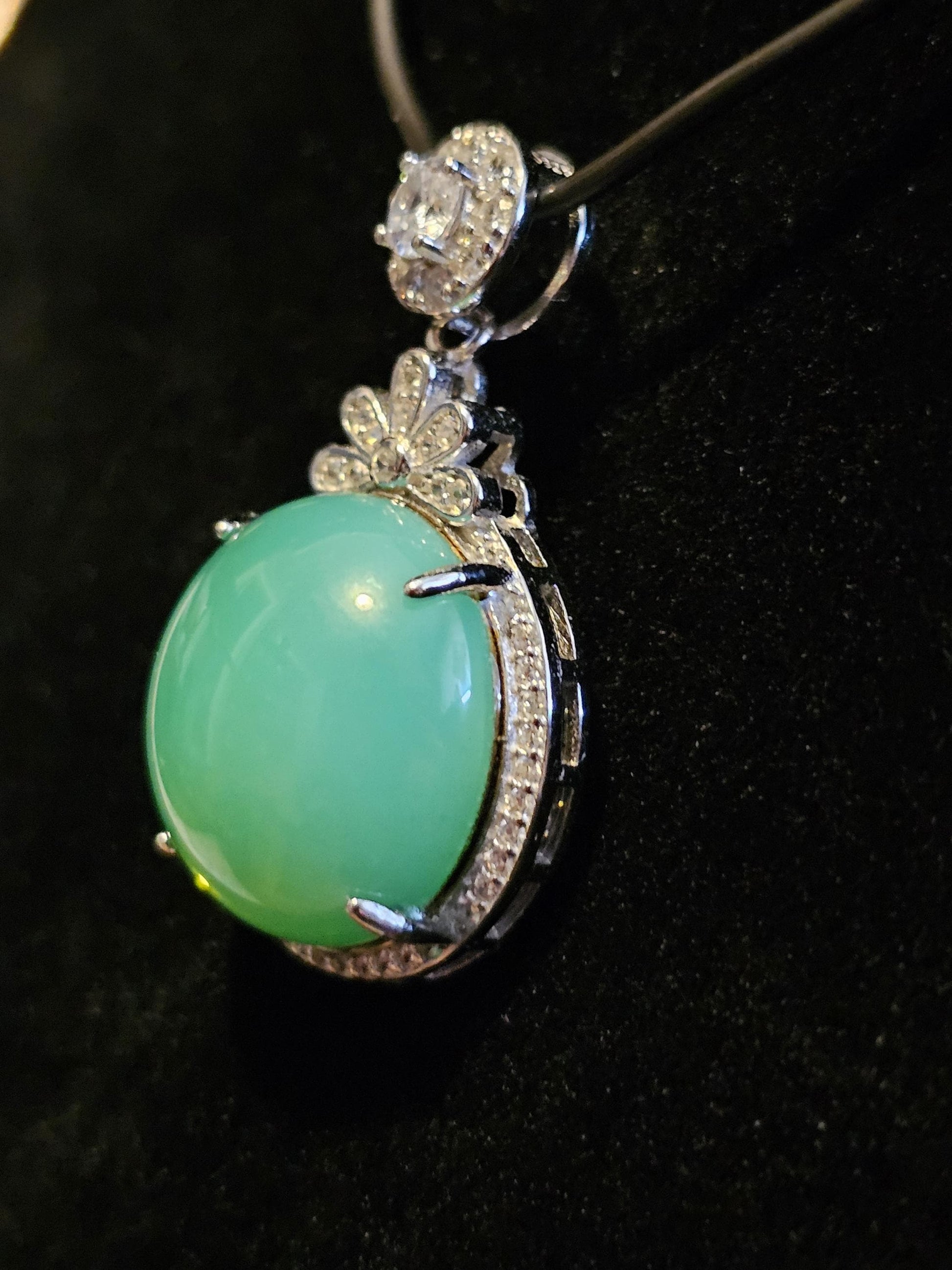 Uranium Glass Pendant new Sterling Silver with large vintage 18 mm cabachon round cut Uranium Glass stone that glows under black / UV light