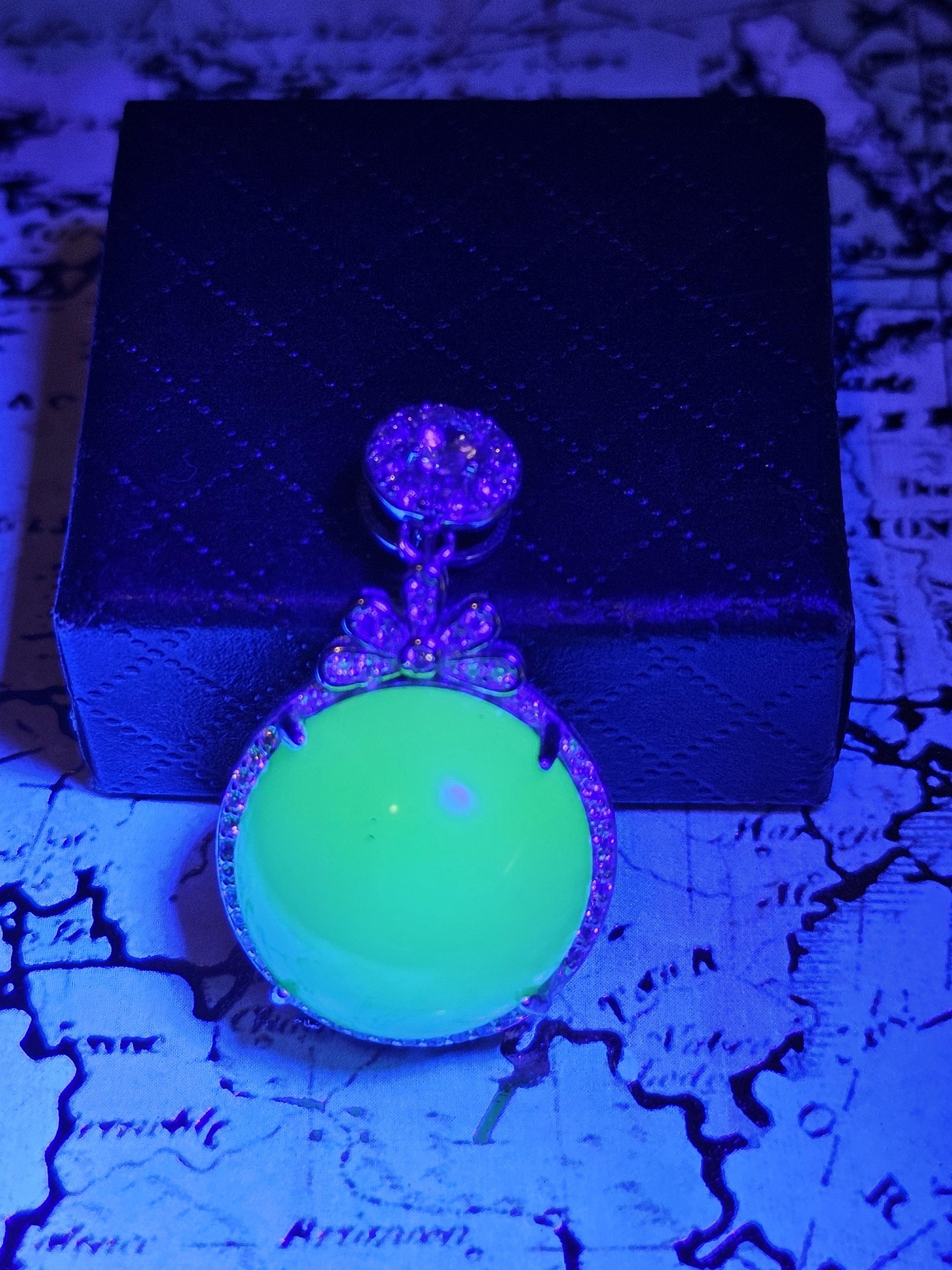 Uranium Glass Pendant new Sterling Silver with large vintage 18 mm cabachon round cut Uranium Glass stone that glows under black / UV light