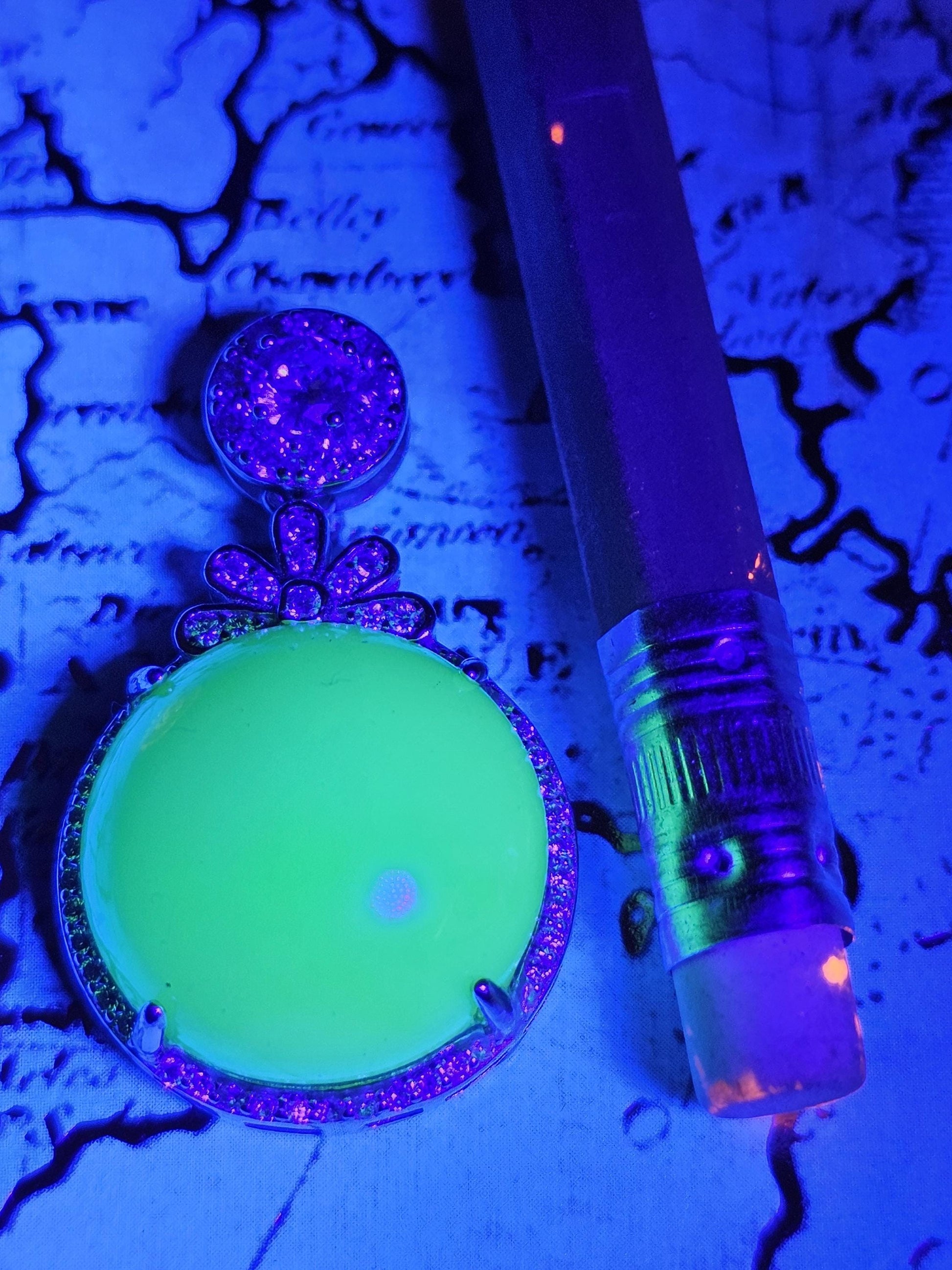 Uranium Glass Pendant new Sterling Silver with large vintage 18 mm cabachon round cut Uranium Glass stone that glows under black / UV light