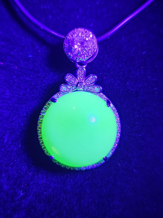 Uranium Glass Pendant new Sterling Silver with large vintage 18 mm cabachon round cut Uranium Glass stone that glows under black / UV light