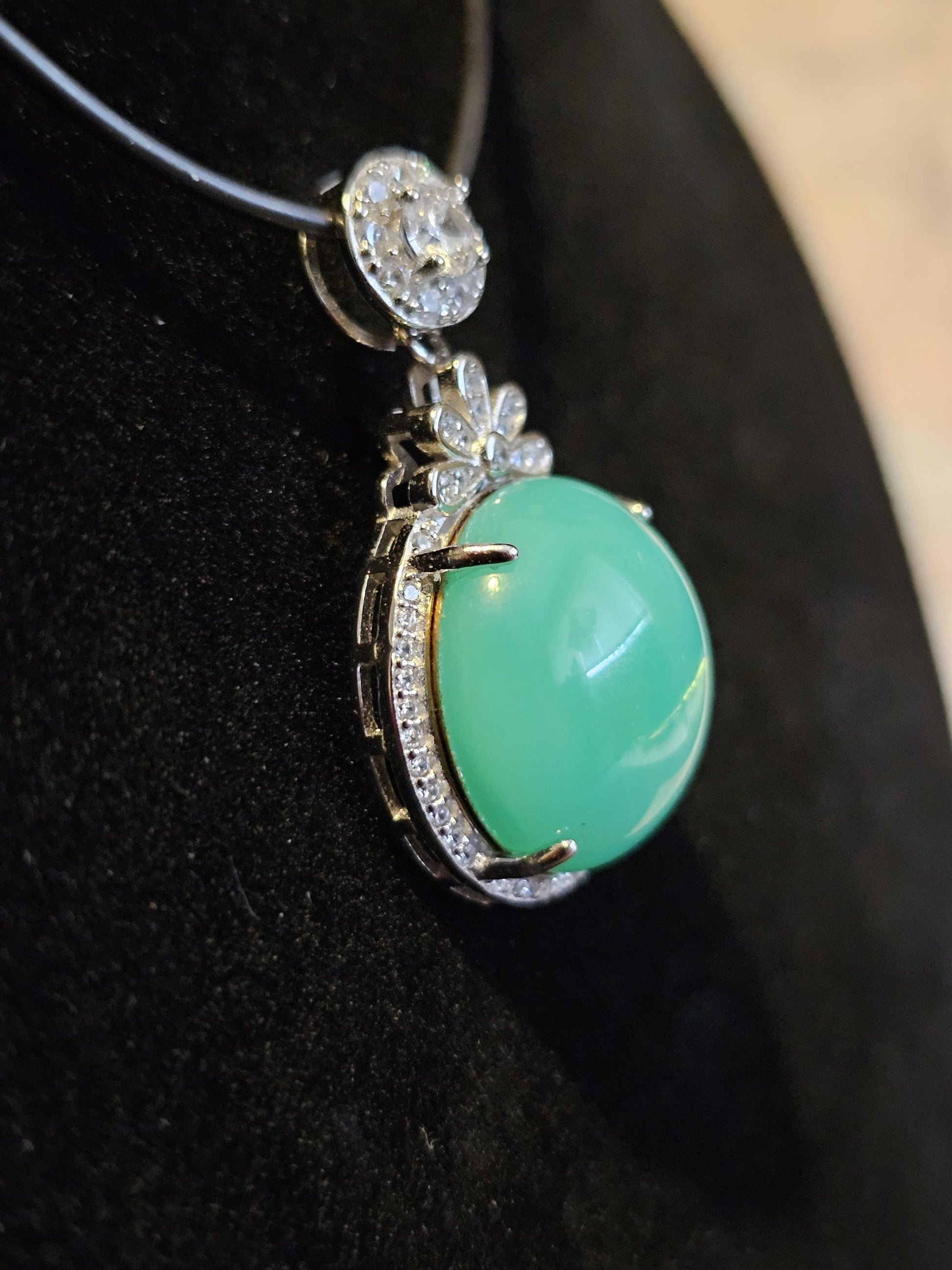 Uranium Glass Pendant new Sterling Silver with large vintage 18 mm cabachon round cut Uranium Glass stone that glows under black / UV light