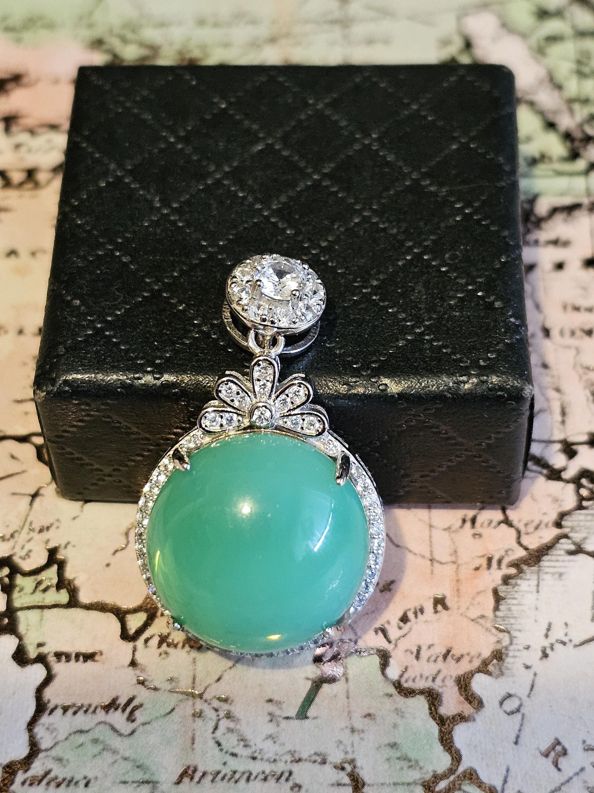 Uranium Glass Pendant new Sterling Silver with large vintage 18 mm cabachon round cut Uranium Glass stone that glows under black / UV light