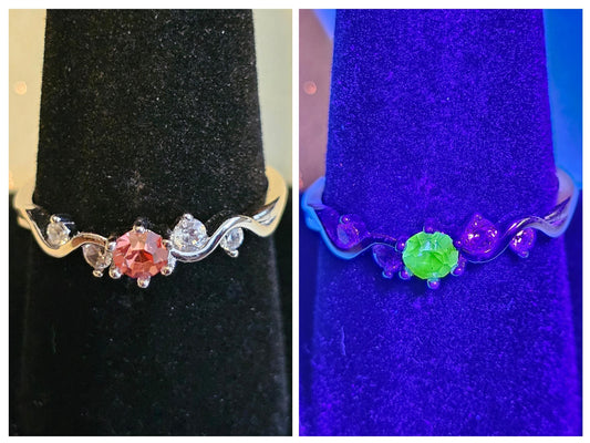 Uranium Glass Round cut ring size 4.5/8.5/9 Silver Plated with vintage rare Pink Uranium glass 4 mm stone that glows under black / UV light