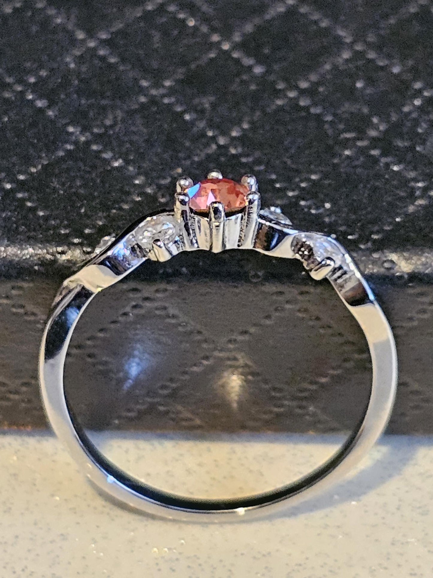 Uranium Glass Round cut ring size 4.5/8.5/9 Silver Plated with vintage rare Pink Uranium glass 4 mm stone that glows under black / UV light