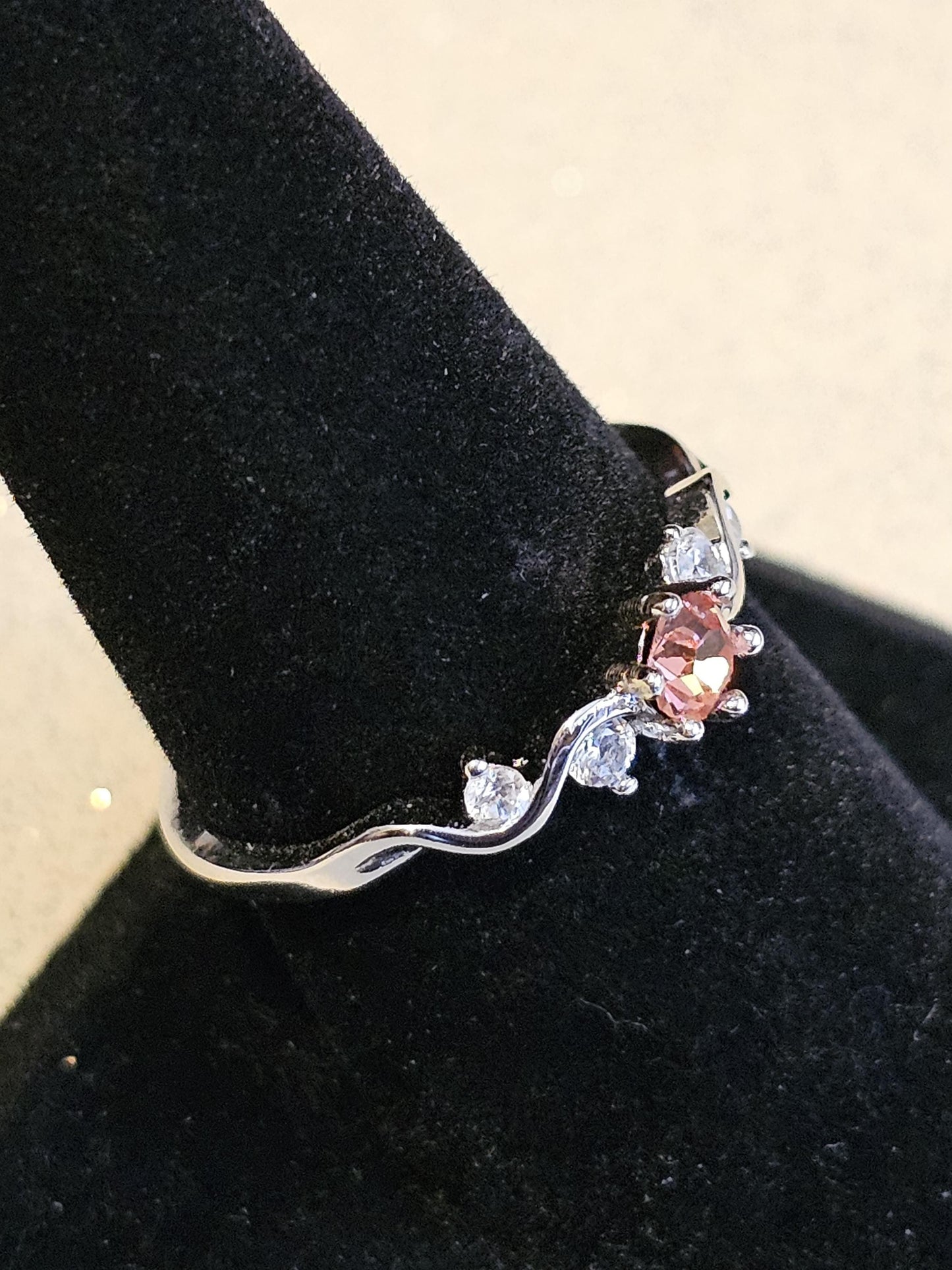 Uranium Glass Round cut ring size 9 new Silver Plated with a vintage rare Pink Uranium glass 4 mm stone that glows under black / UV light
