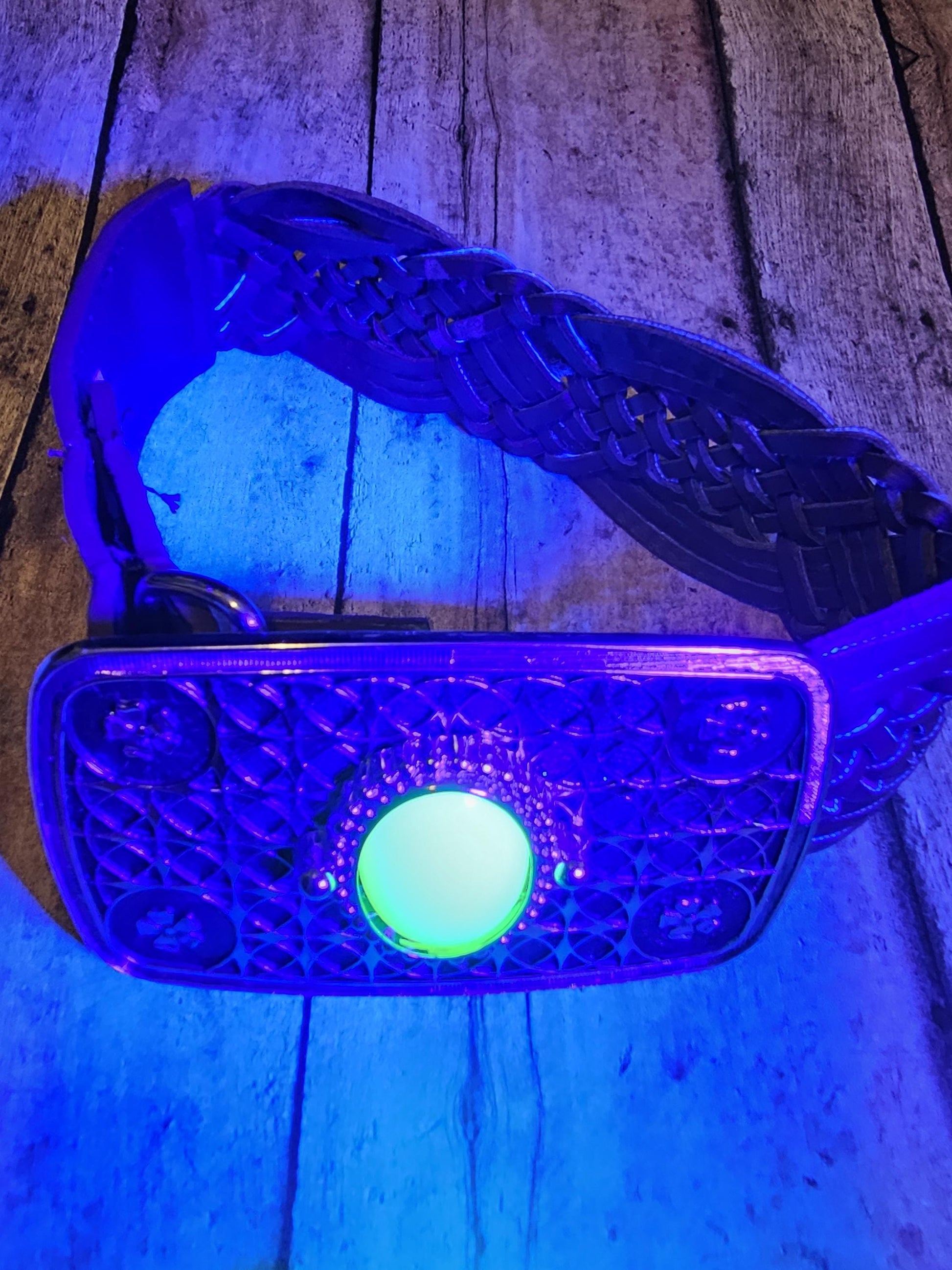 Uranium Glass Belt Buckle large 25x18 mm Oval cut Round top Cabochon cut vintage Uranium Glass stone that glows under black / UV light