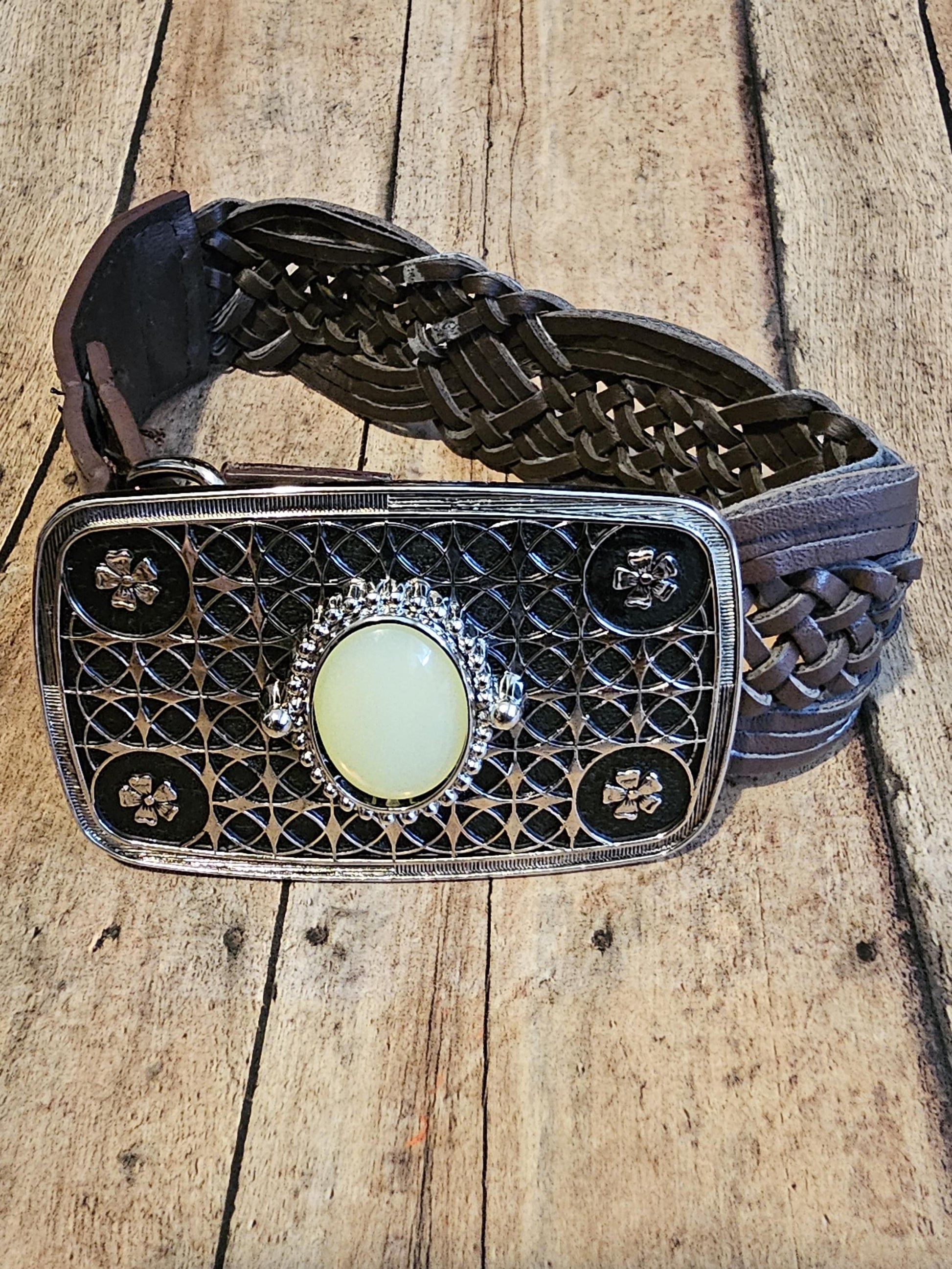 Uranium Glass Belt Buckle large 25x18 mm Oval cut Round top Cabochon cut vintage Uranium Glass stone that glows under black / UV light