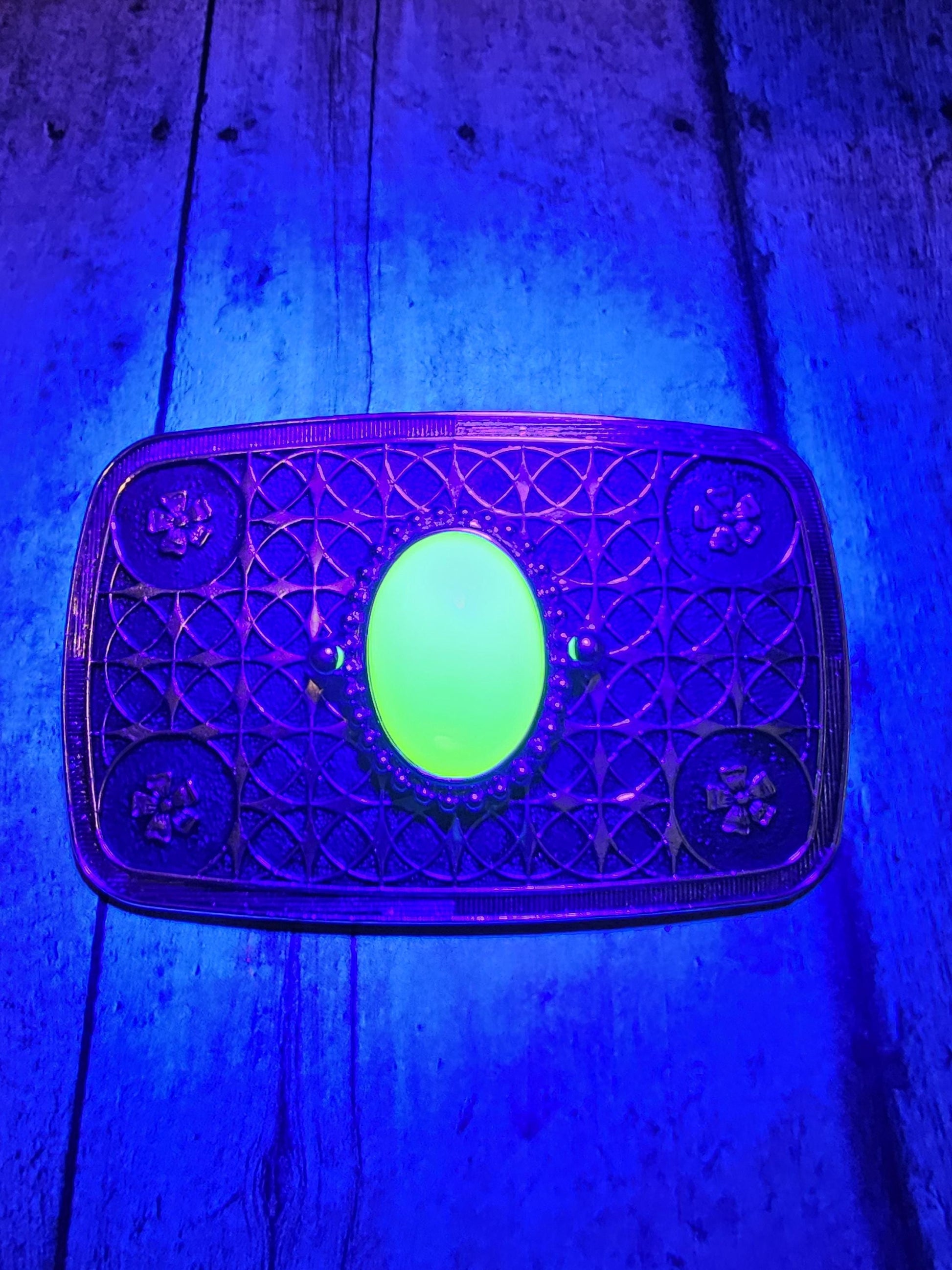 Uranium Glass Belt Buckle large 25x18 mm Oval cut Round top Cabochon cut vintage Uranium Glass stone that glows under black / UV light