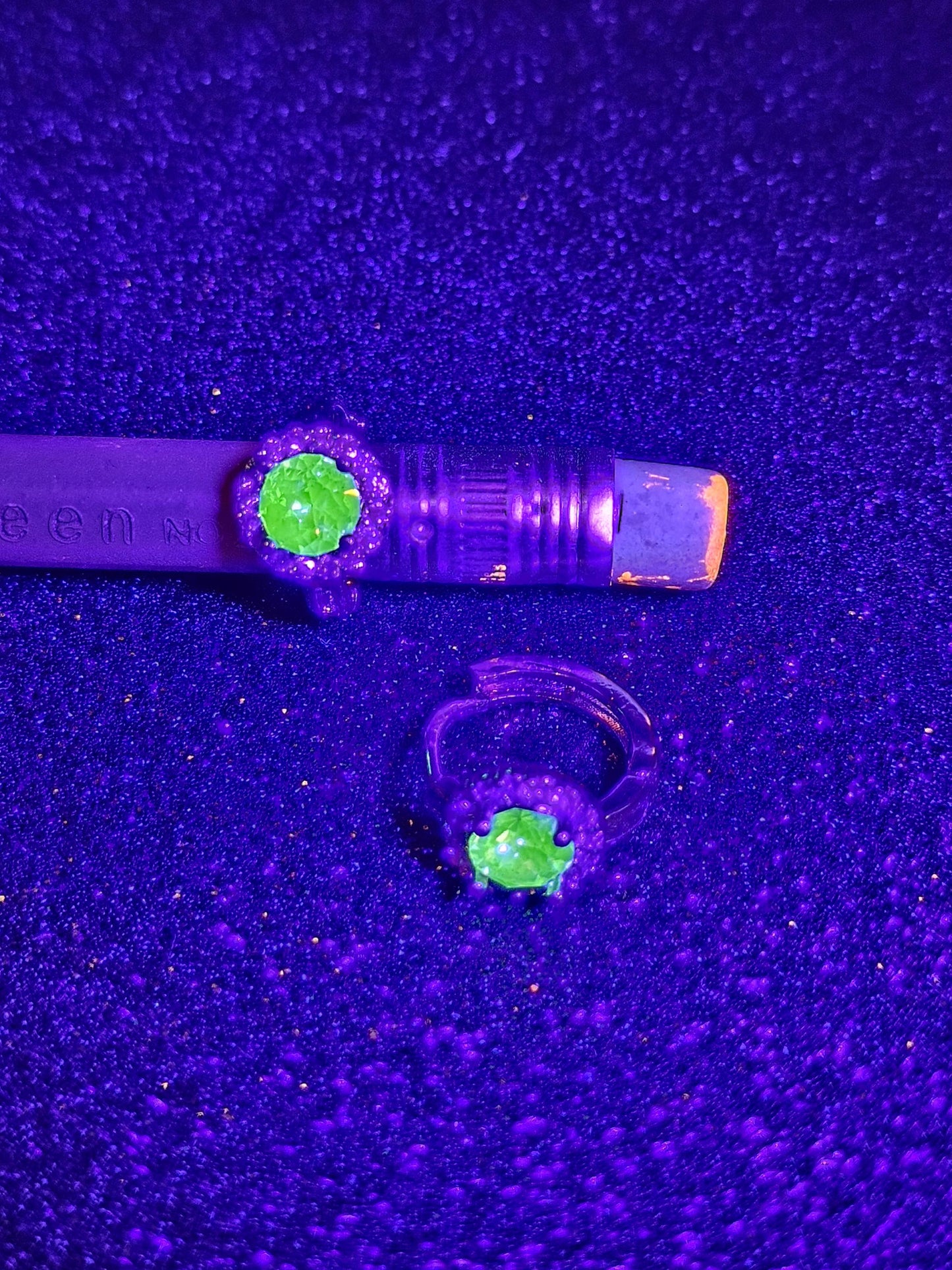Uranium Glass Earrings READ DESCRIPTION with 5 mm Vintage round cut Uranium Glass stones that glow under black/UV light