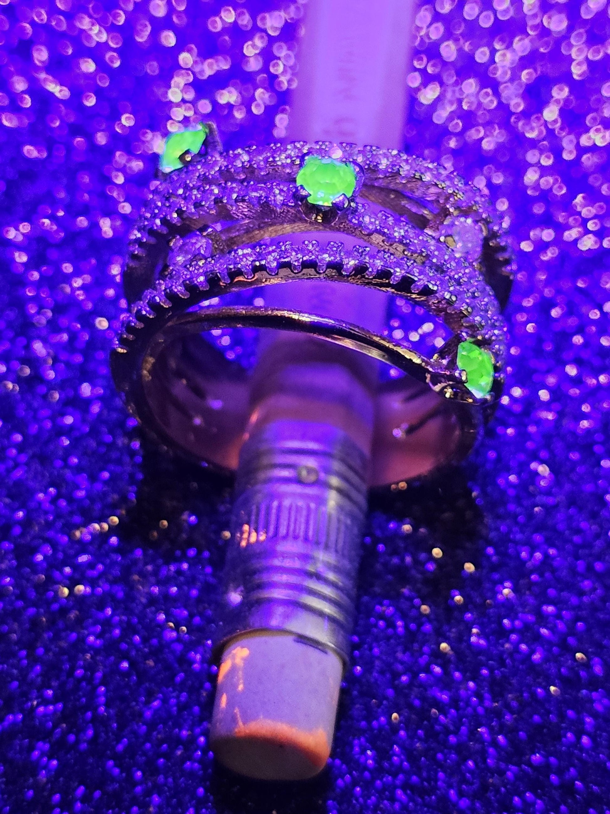 Uranium Glass Ring READ DESCRIPTION Yellow Gold-plated size 7 with three 3 mm Uranium glass stones that glow under black / UV light
