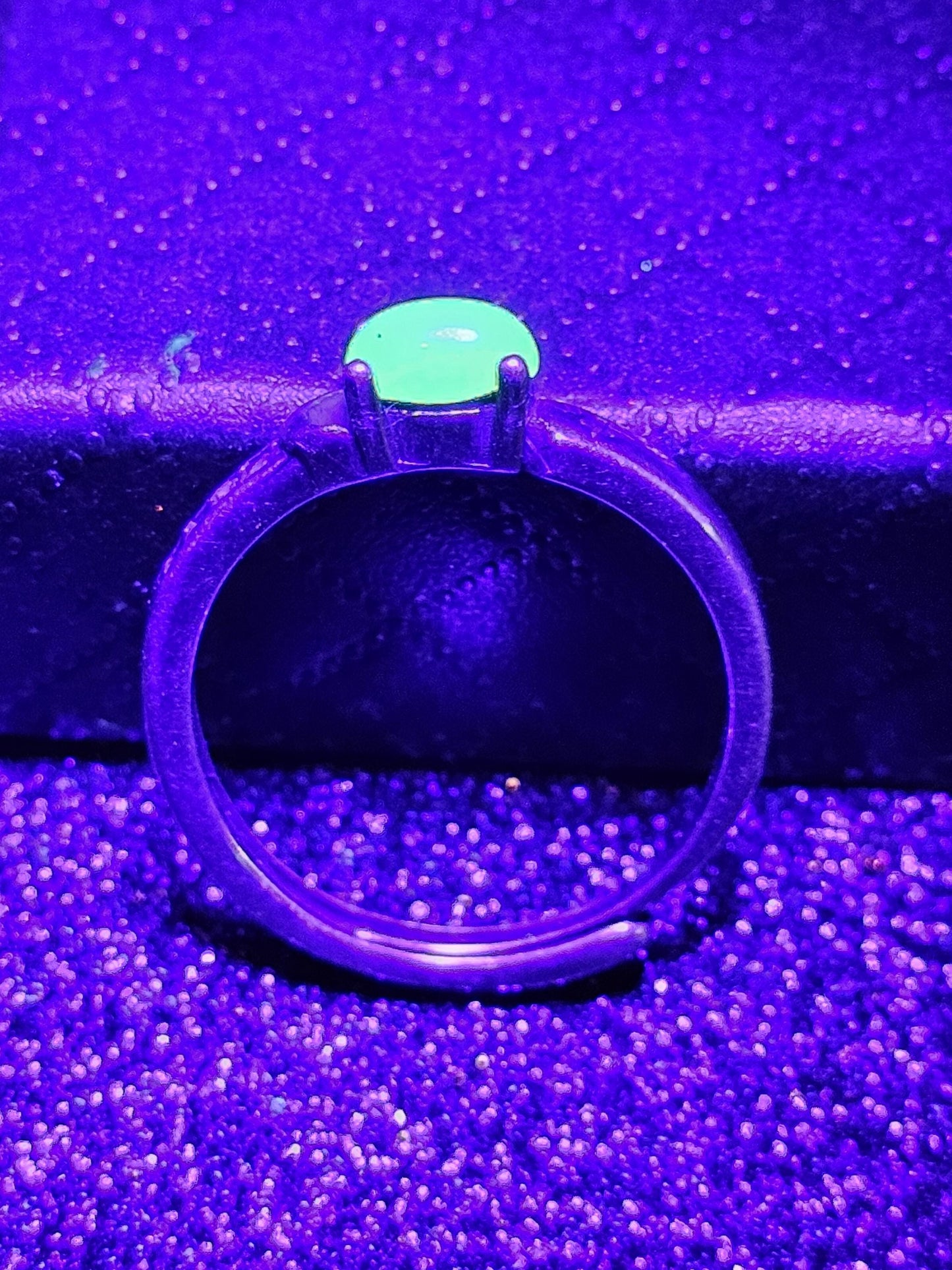 Uranium Glass Adjustable Ring READ DESCRIPTION with a vintage Uranium glass Oval cut stone glows under black / UV light