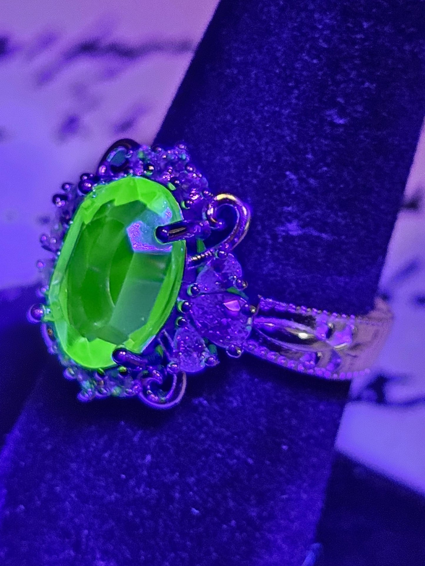 Uranium Glass Oval cut Ring Art Deco style size 7 with a vintage Uranium glass 12x8 mm Oval cut stone that glows under black / UV light