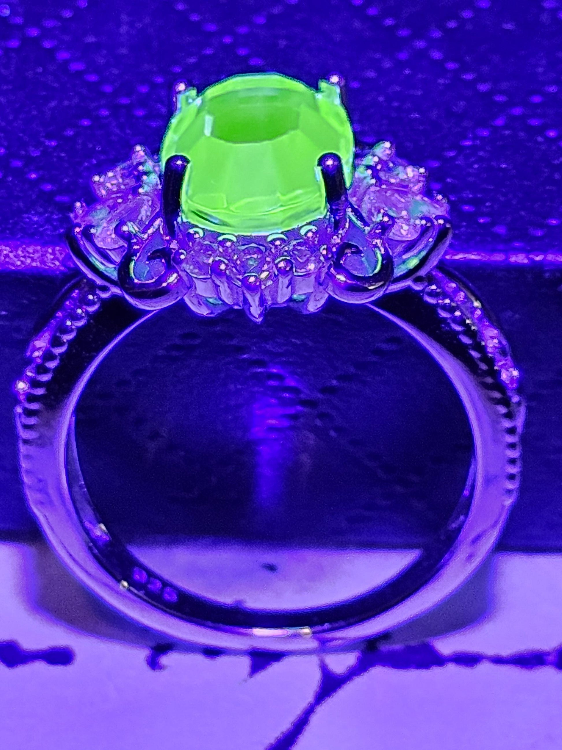 Uranium Glass Oval cut Ring Art Deco style size 7 with a vintage Uranium glass 12x8 mm Oval cut stone that glows under black / UV light