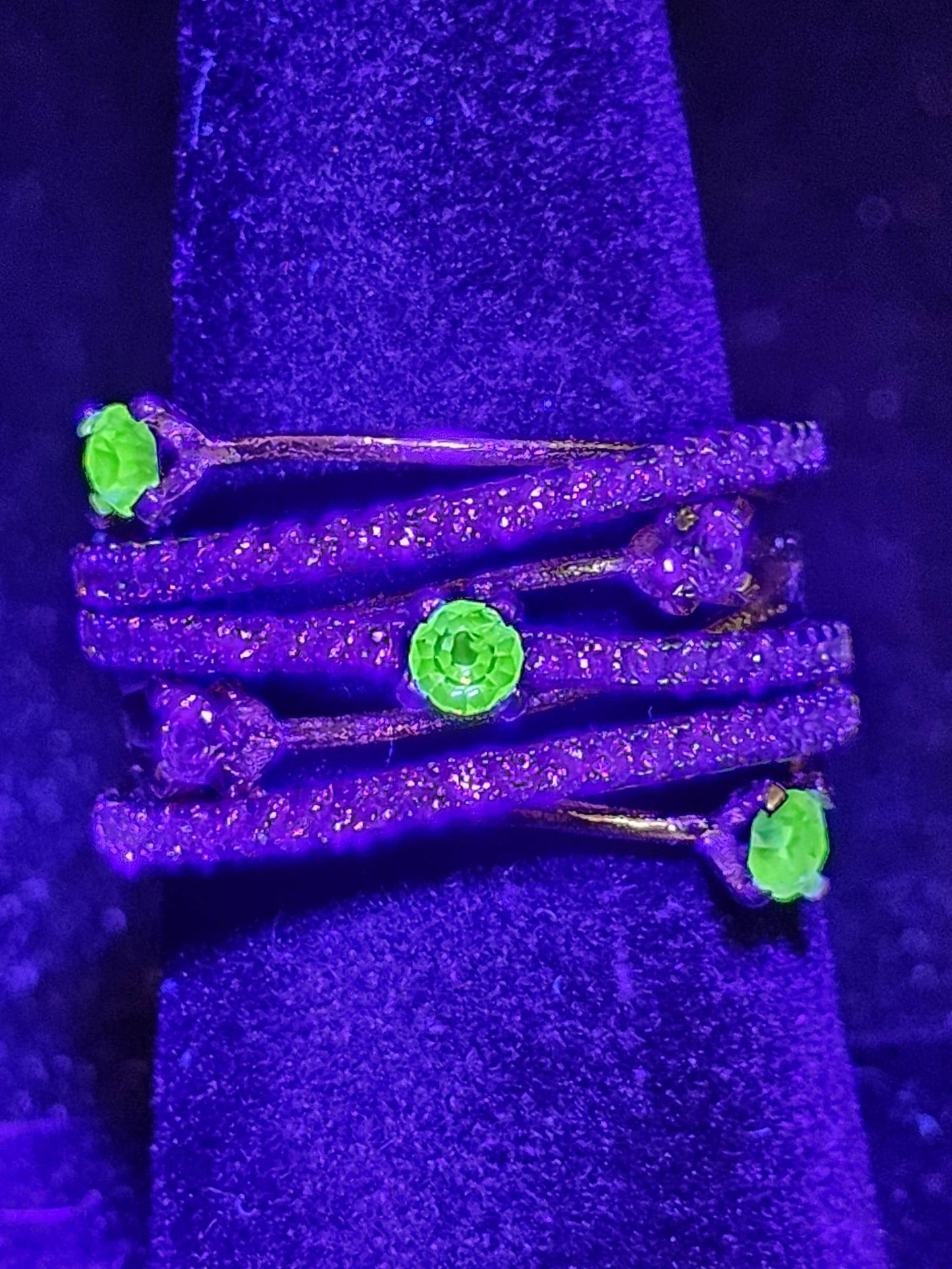 Uranium Glass Ring READ DESCRIPTION Yellow Gold-plated size 7 with three 3 mm Uranium glass stones that glow under black / UV light