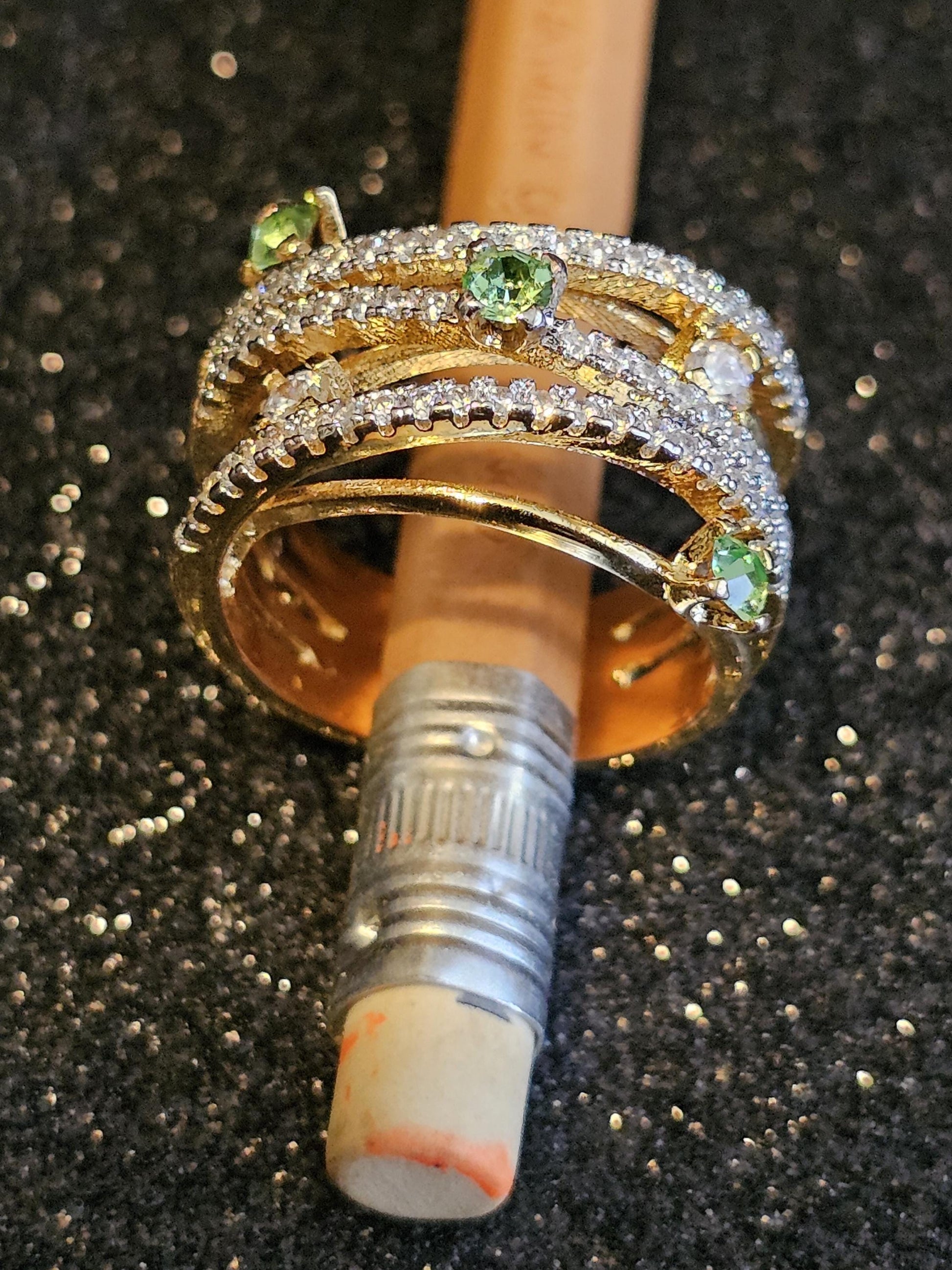 Uranium Glass Ring READ DESCRIPTION Yellow Gold-plated size 7 with three 3 mm Uranium glass stones that glow under black / UV light