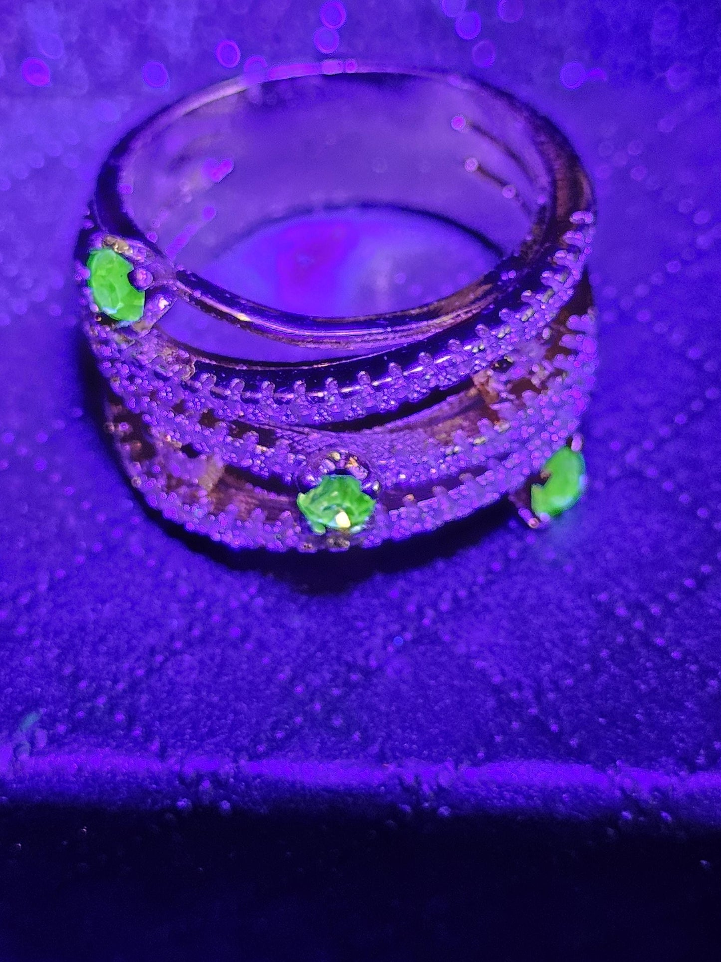 Uranium Glass Ring READ DESCRIPTION Yellow Gold-plated size 7 with three 3 mm Uranium glass stones that glow under black / UV light