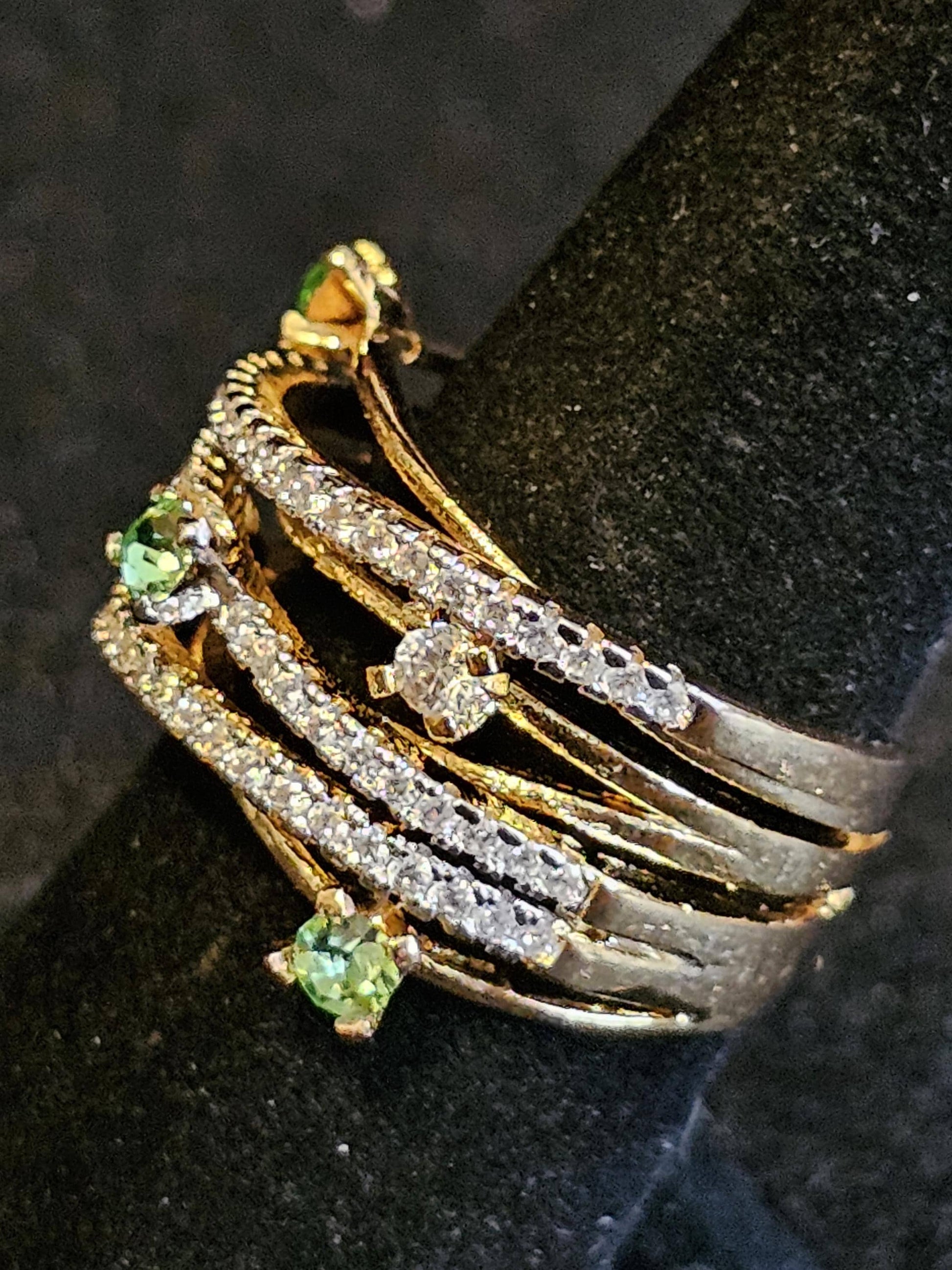 Uranium Glass Ring READ DESCRIPTION Yellow Gold-plated size 7 with three 3 mm Uranium glass stones that glow under black / UV light