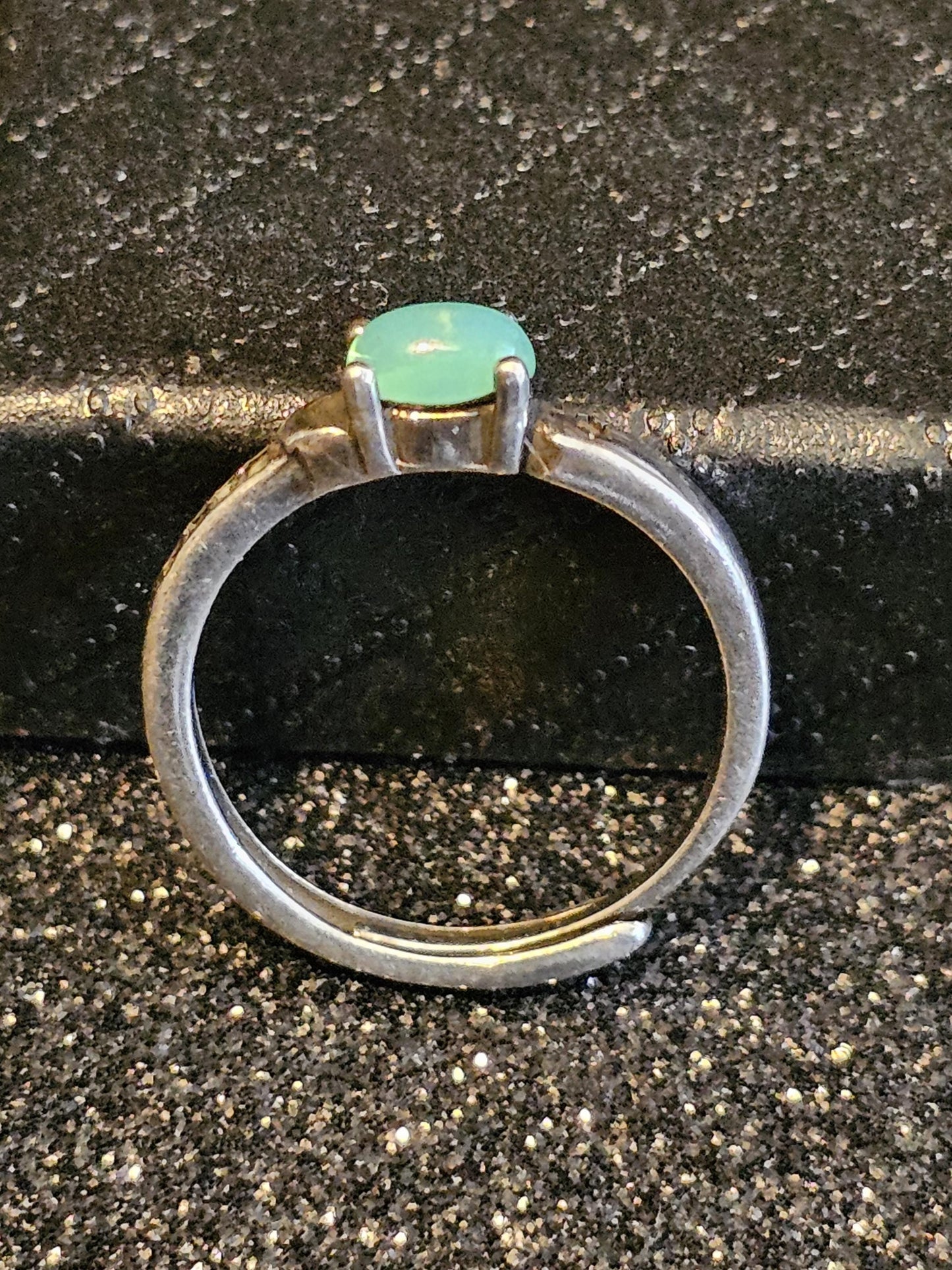 Uranium Glass Adjustable Ring READ DESCRIPTION with a vintage Uranium glass Oval cut stone glows under black / UV light