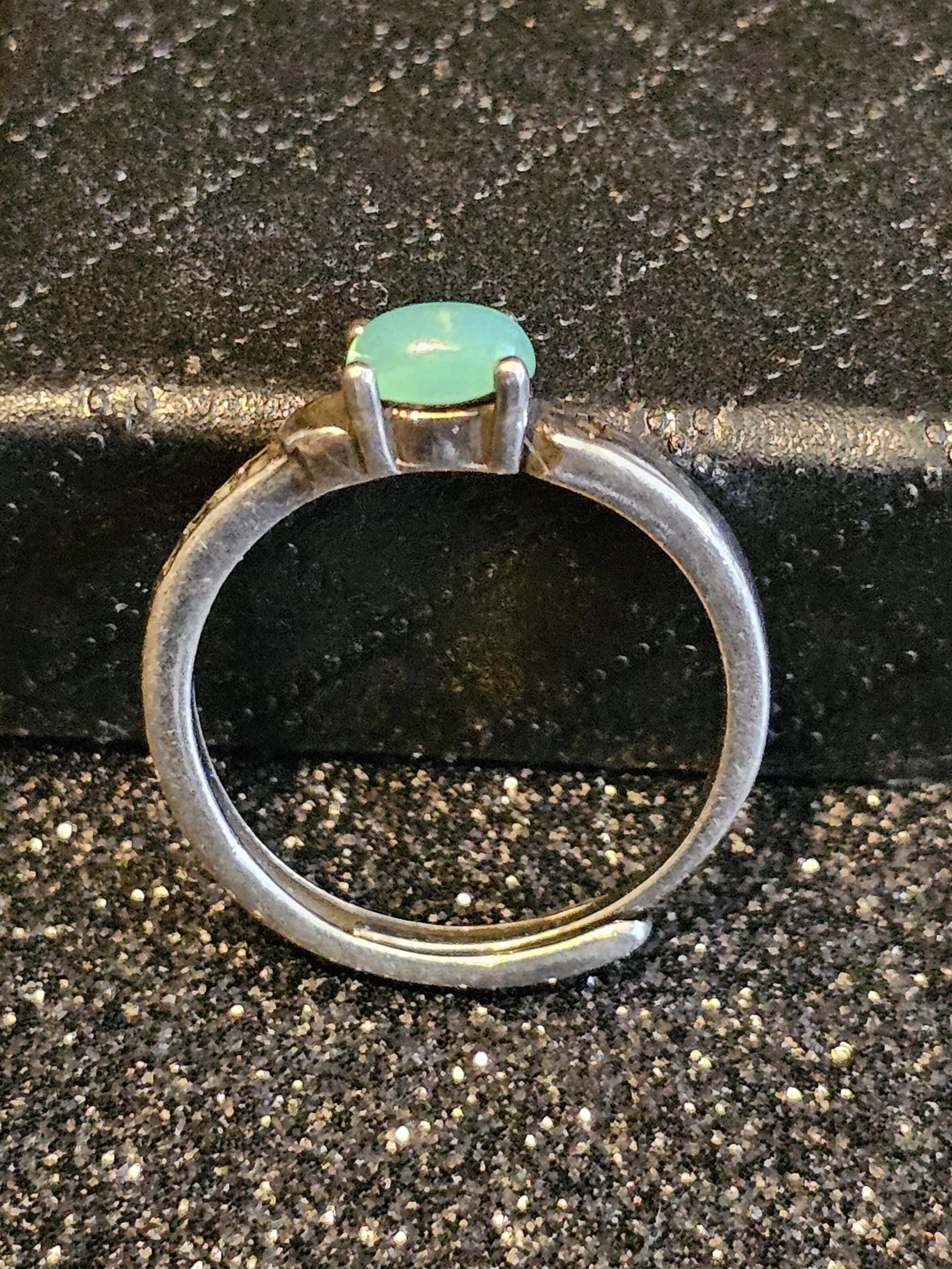 Uranium Glass Adjustable Ring READ DESCRIPTION with a vintage Uranium glass Oval cut stone glows under black / UV light