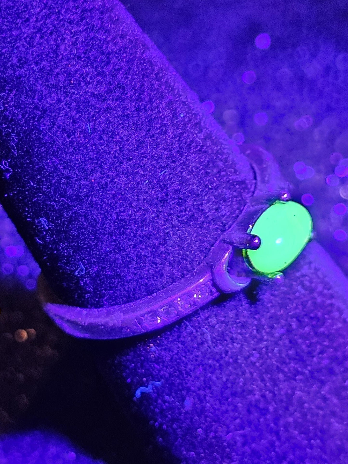 Uranium Glass Adjustable Ring READ DESCRIPTION with a vintage Uranium glass Oval cut stone glows under black / UV light